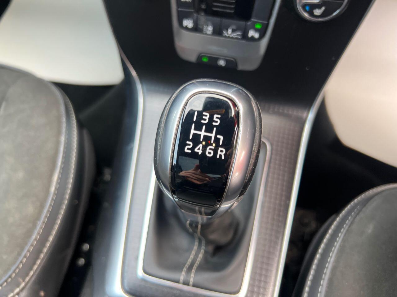 Volvo V40 - Image 25