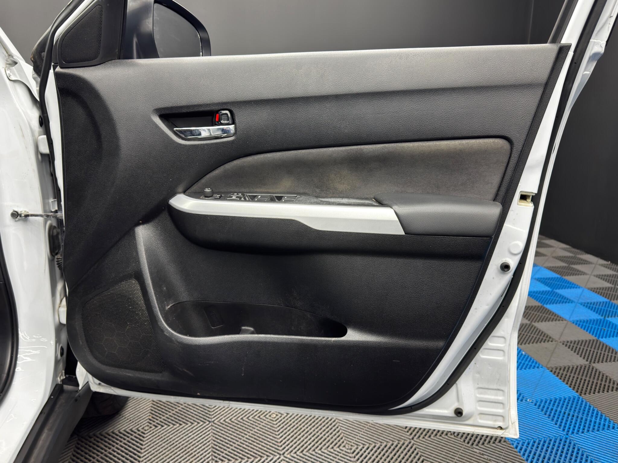 Suzuki Vitara - Image 31