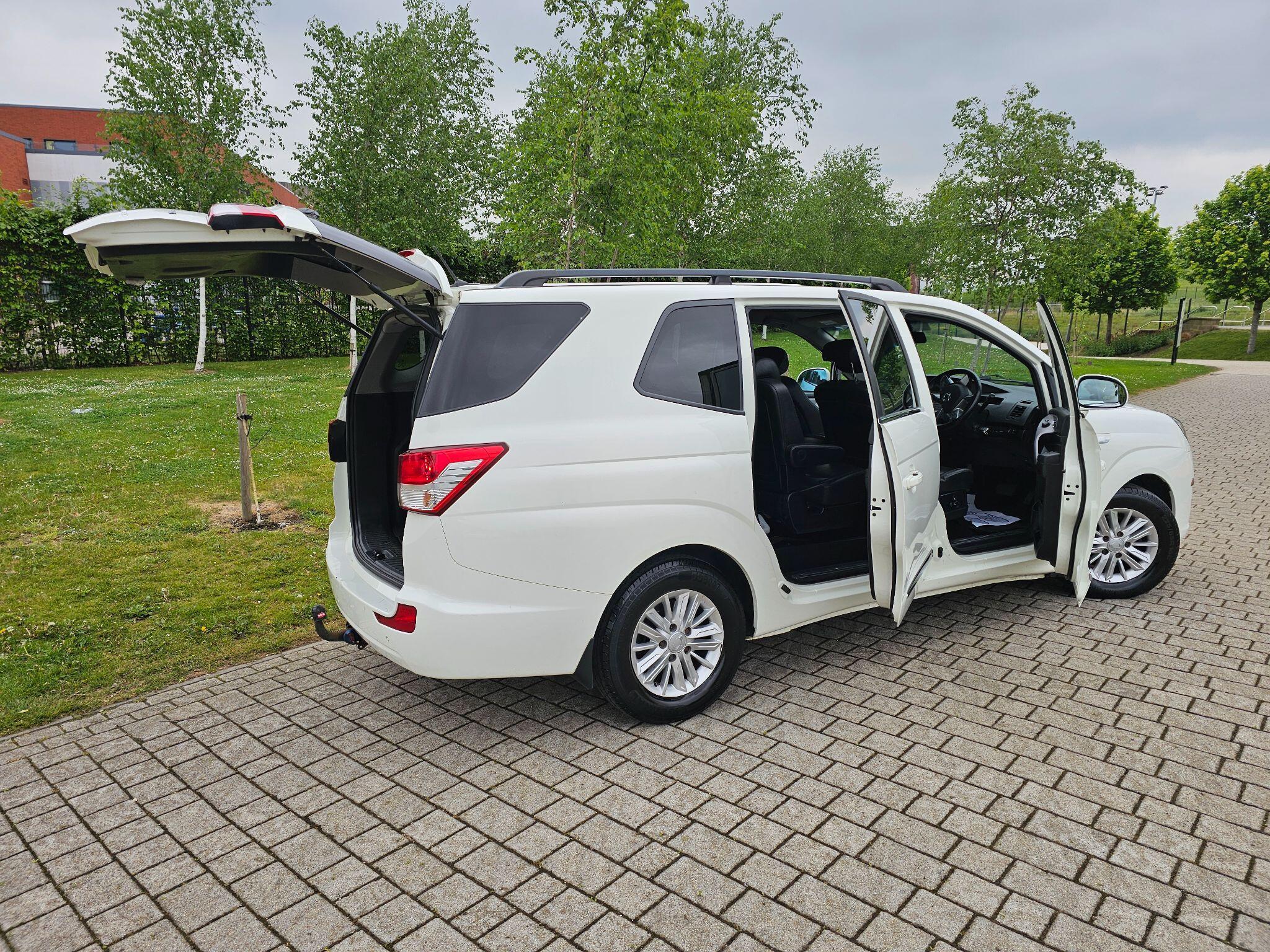 Ssangyong Turismo - Image 7