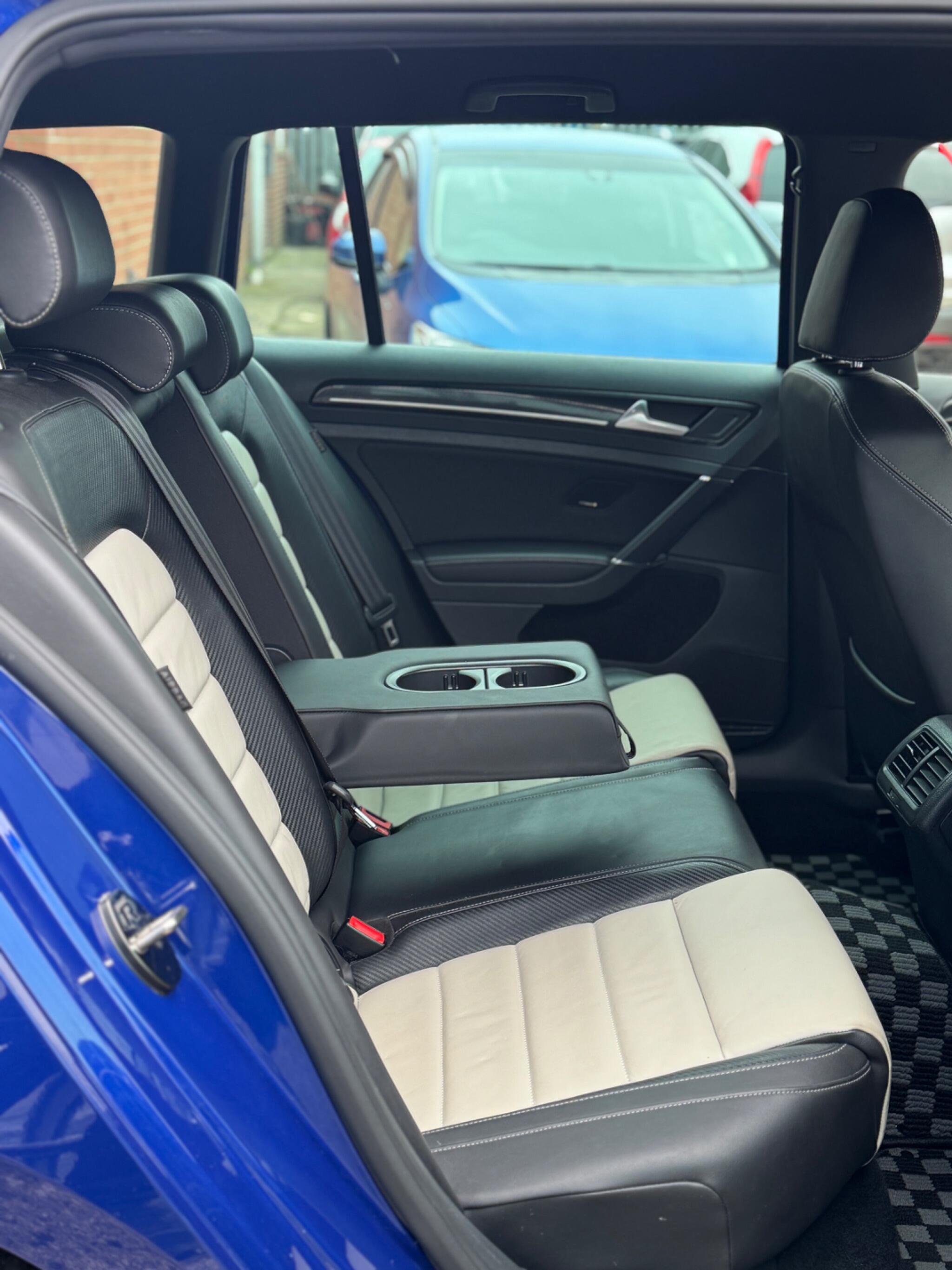 Volkswagen Golf - Image 25