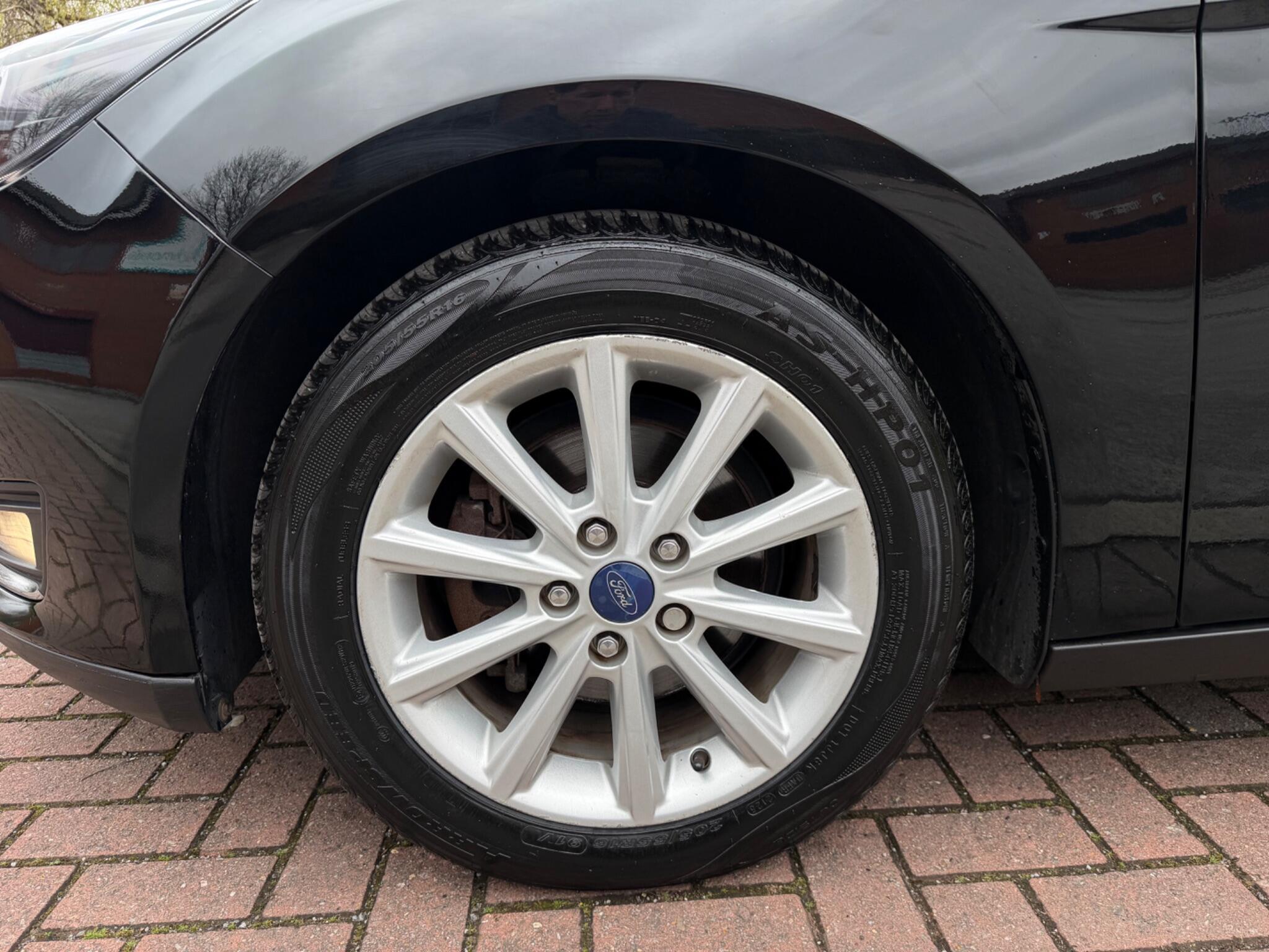 Ford Focus - Image 19