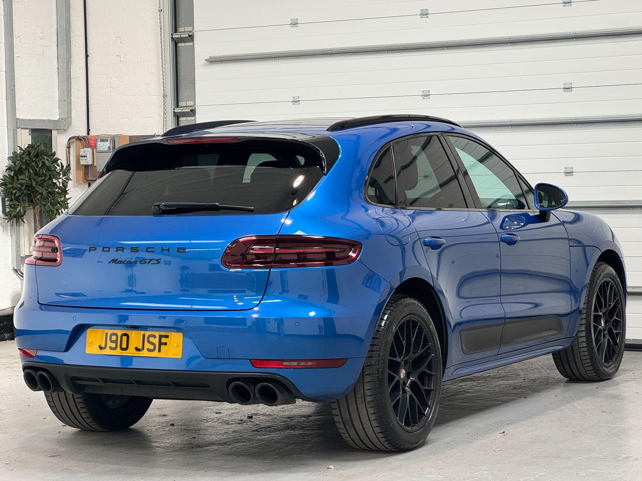 Porsche Macan - Image 11
