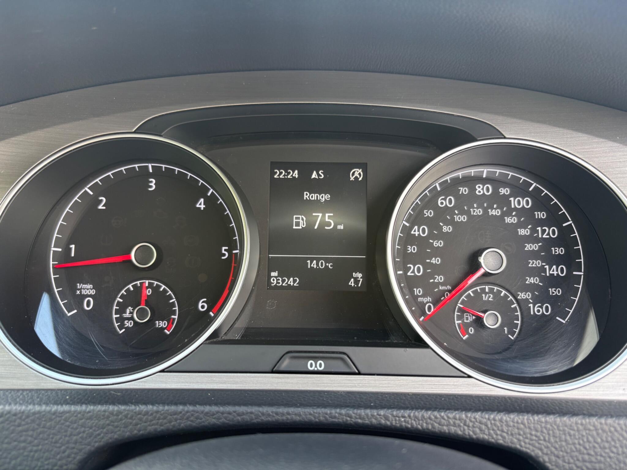 Volkswagen Golf - Image 33