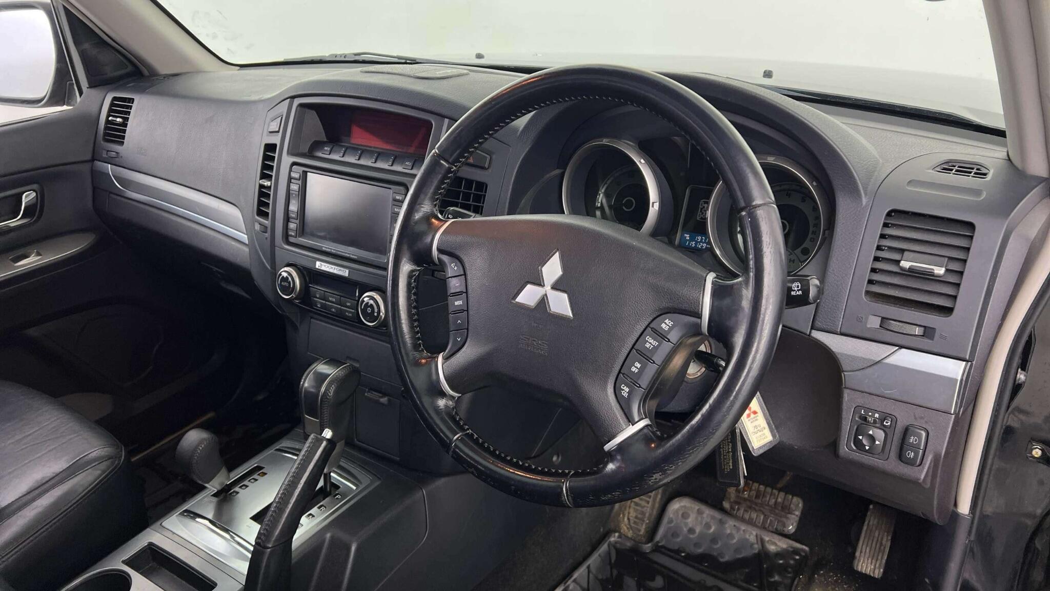 Mitsubishi Shogun - Image 18