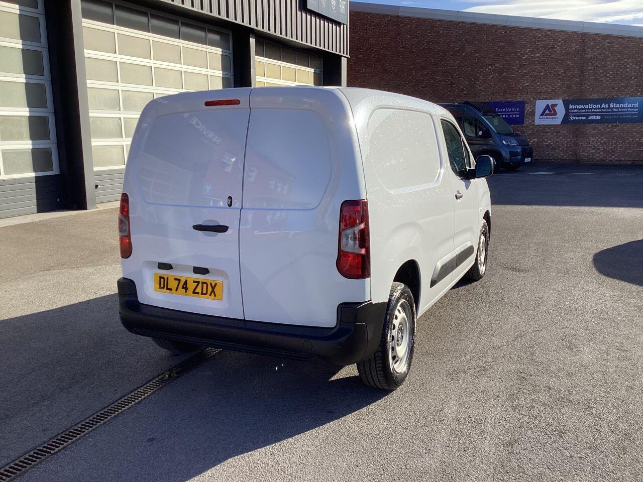 Vauxhall Combo - Image 7