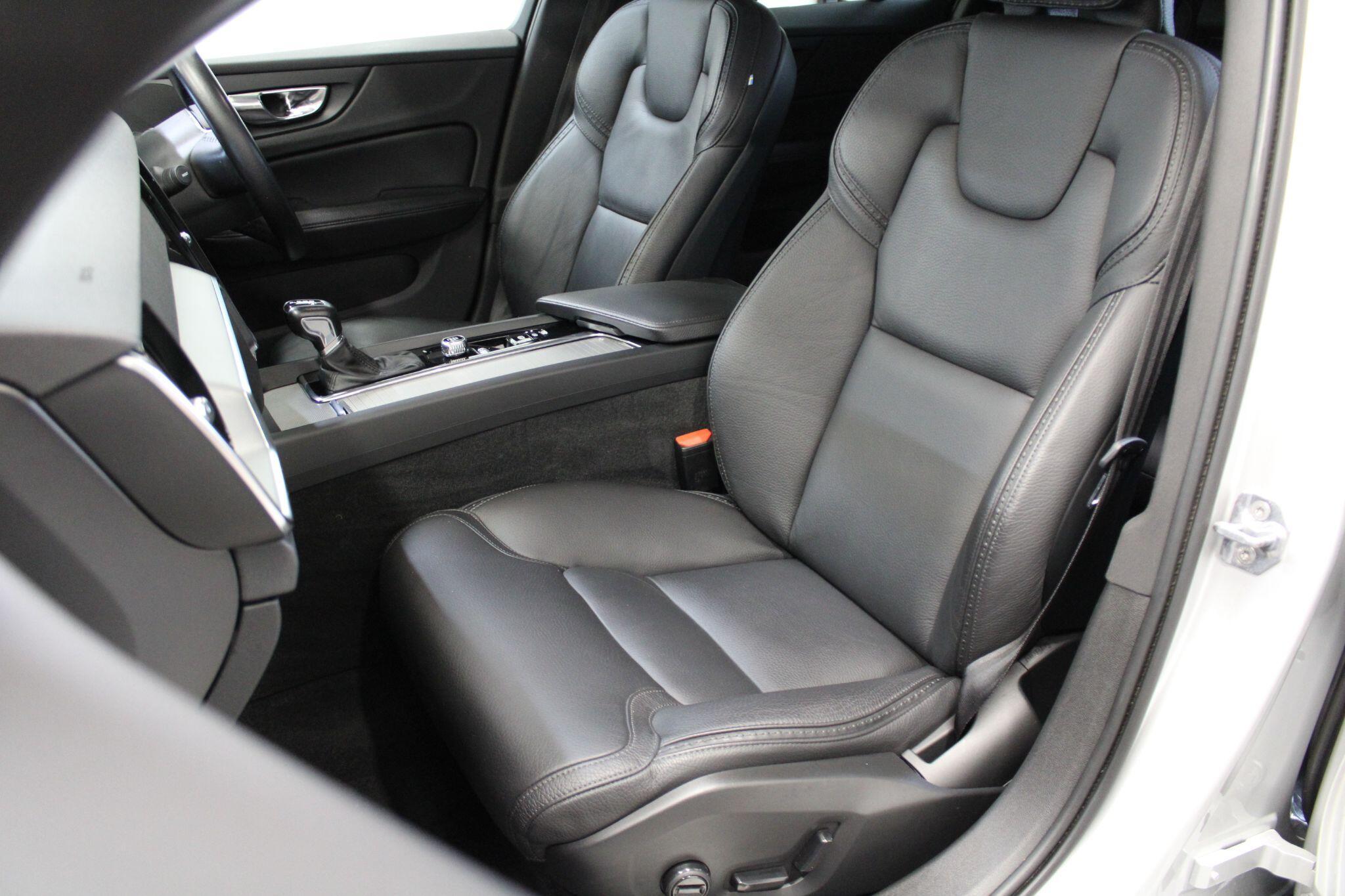 Volvo V60 CROSS COUNTRY - Image 35