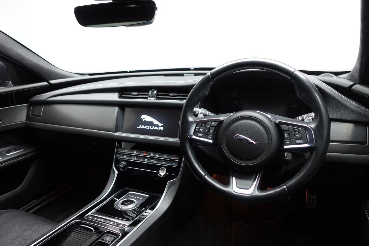 Jaguar XF - Image 13
