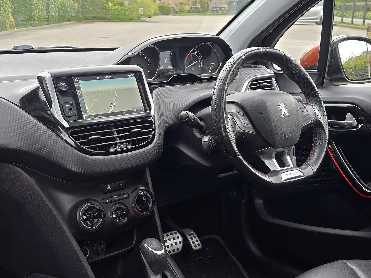Peugeot 208 - Image 2