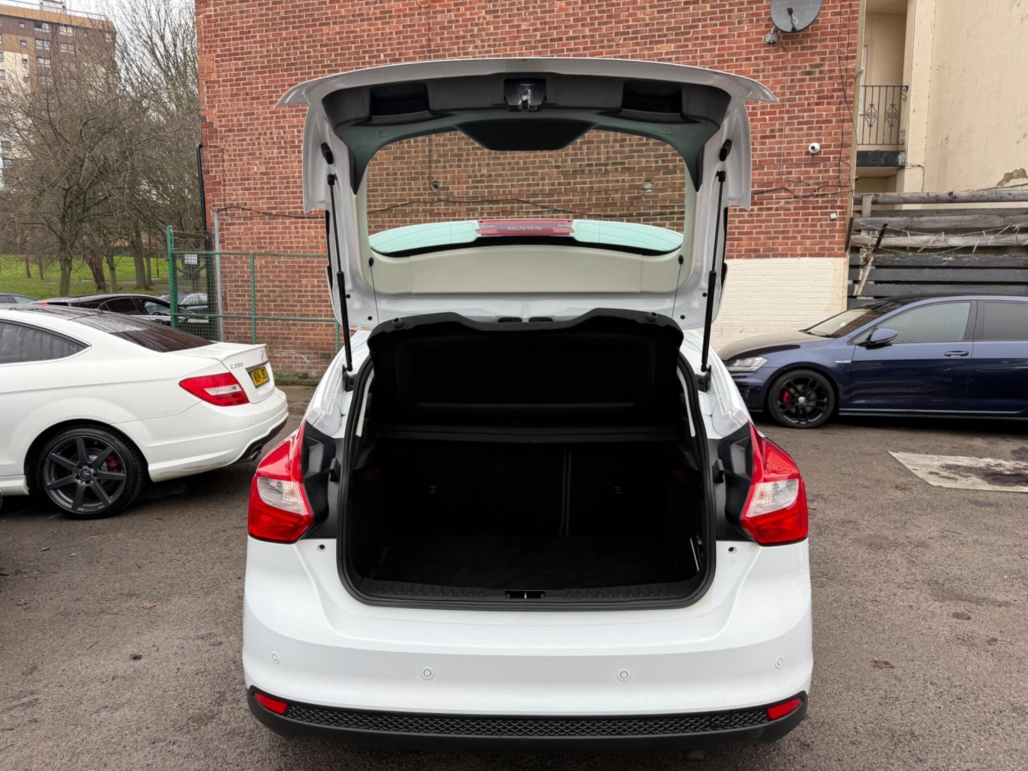 Ford Focus - Image 28