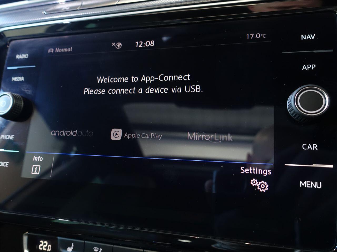 Volkswagen Passat - Image 38