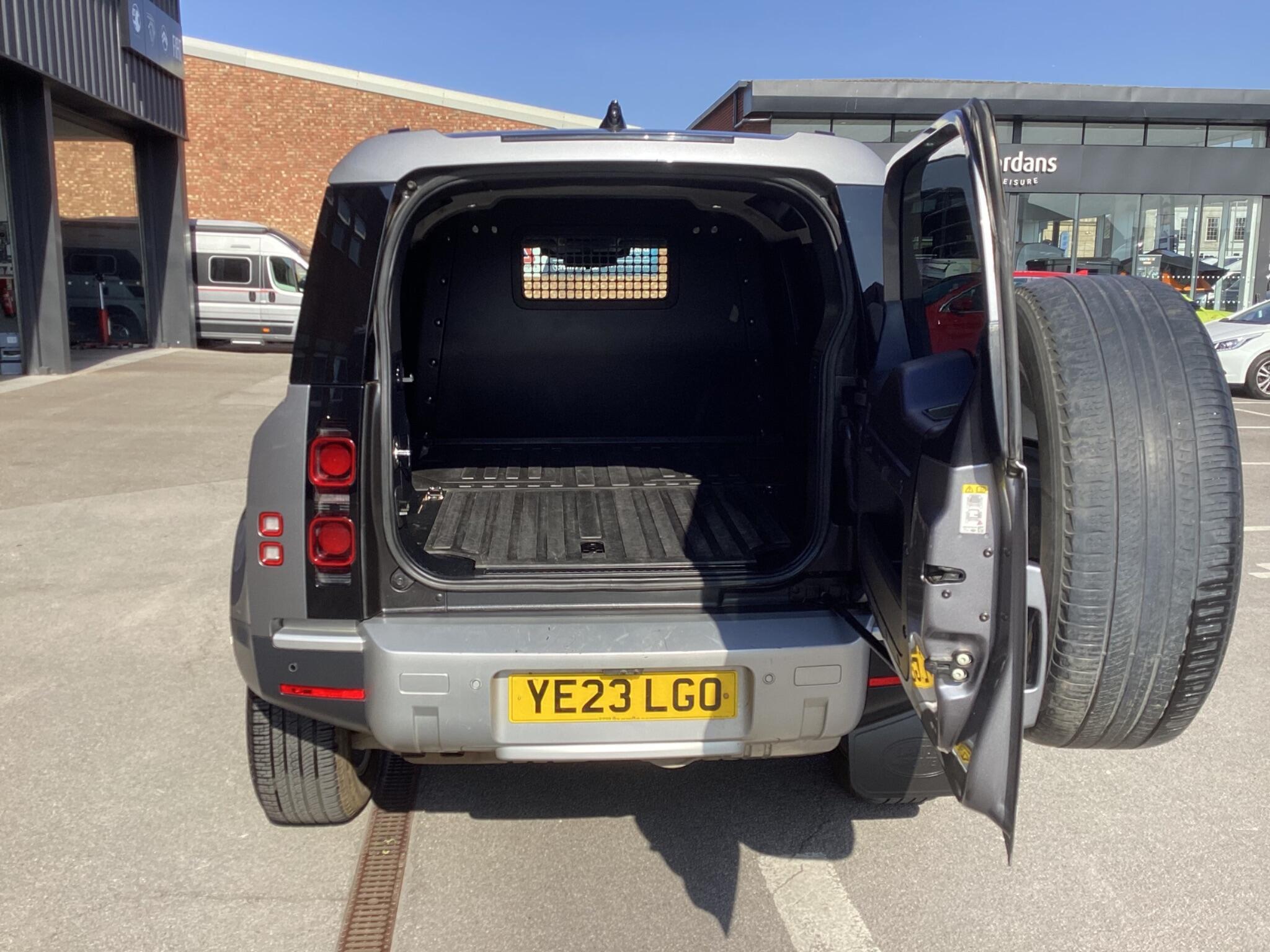 Land Rover Defender 110 - Image 13
