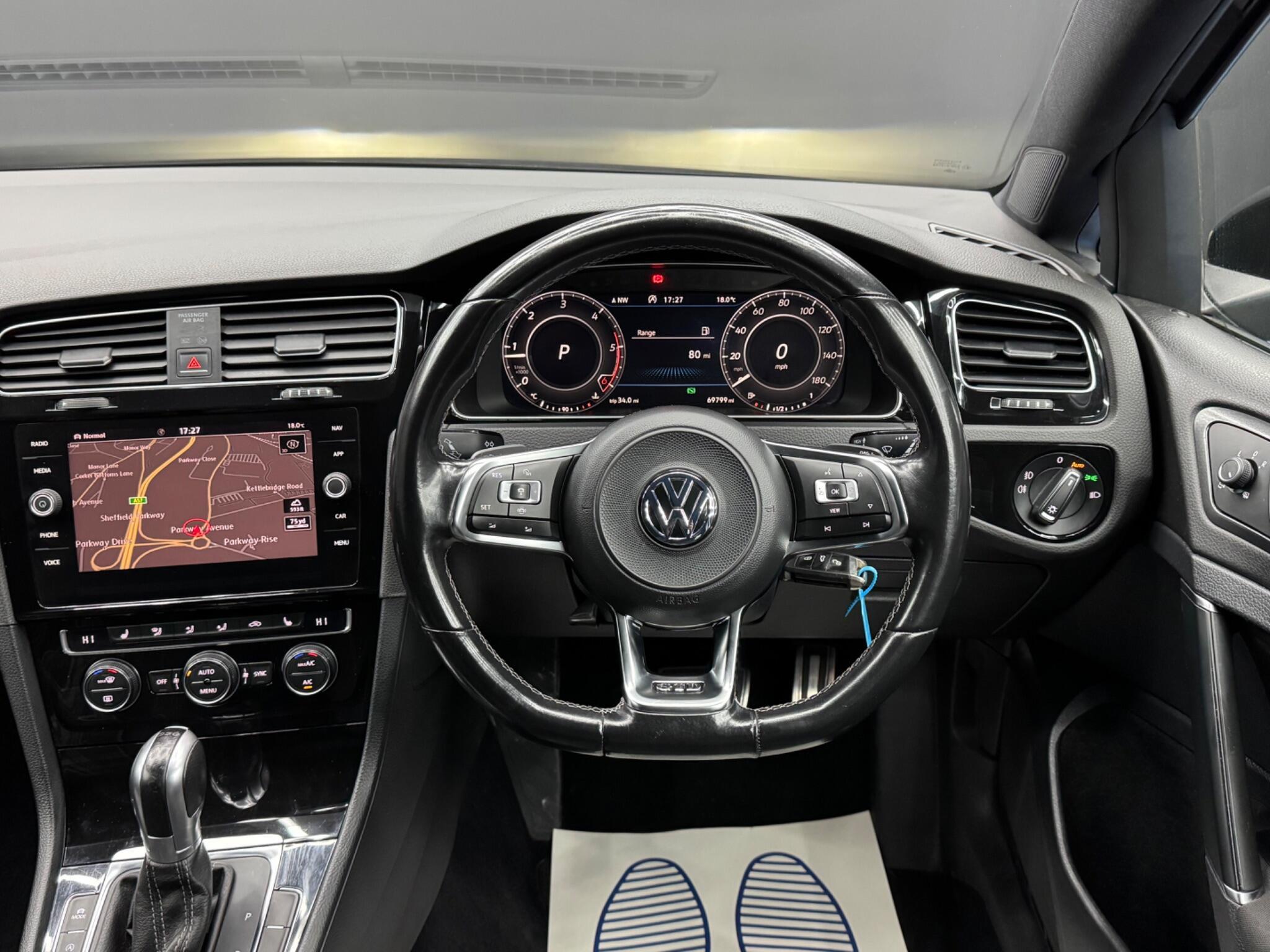 Volkswagen Golf - Image 17
