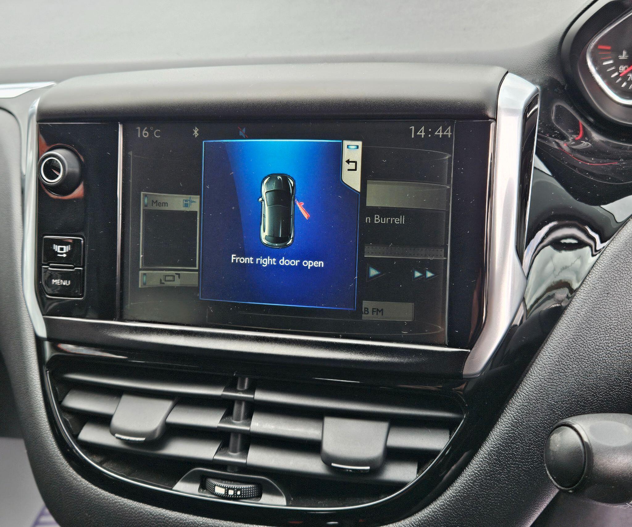 Peugeot 208 - Image 35