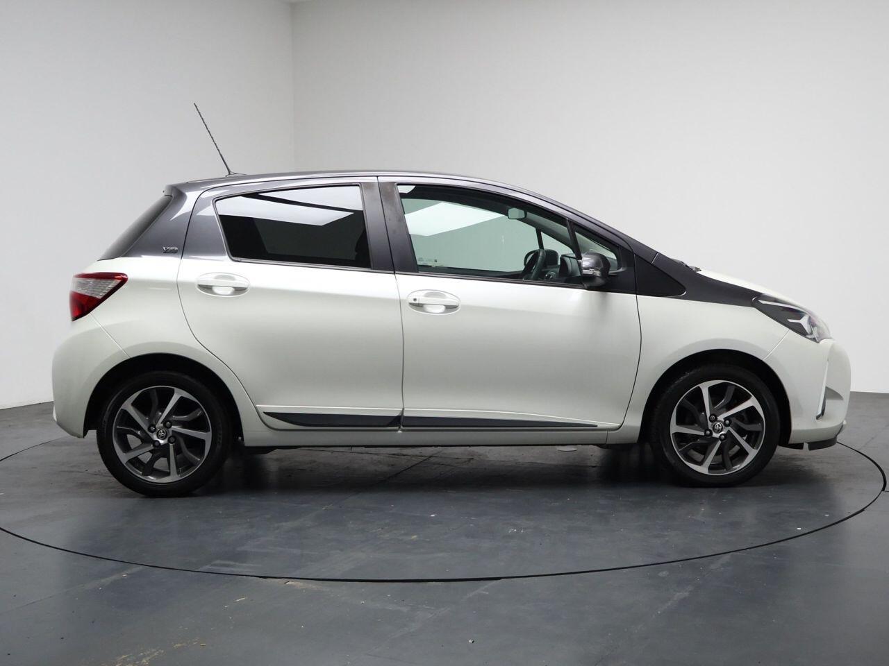 Toyota Yaris - Image 14