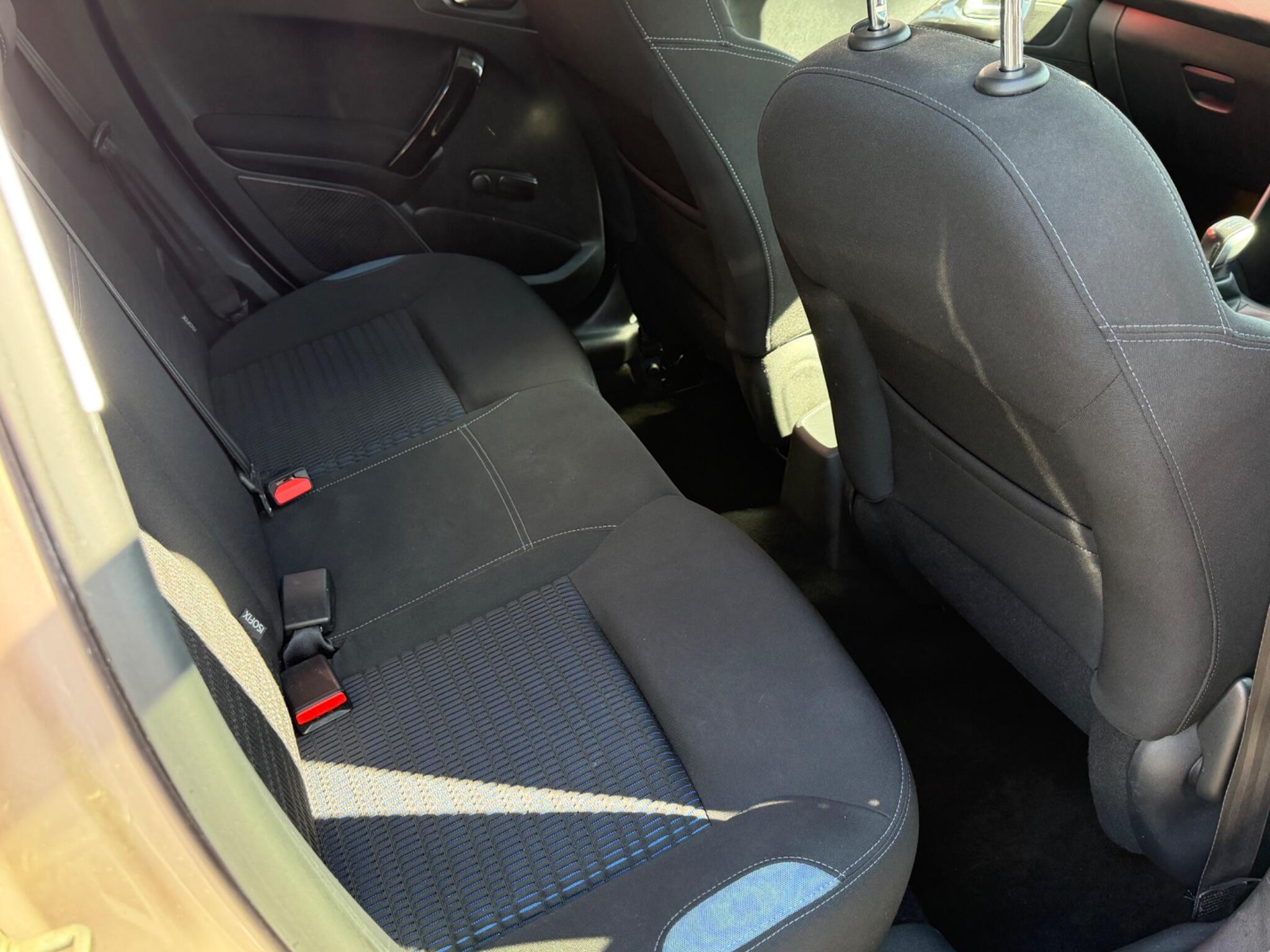 Peugeot 208 - Image 4