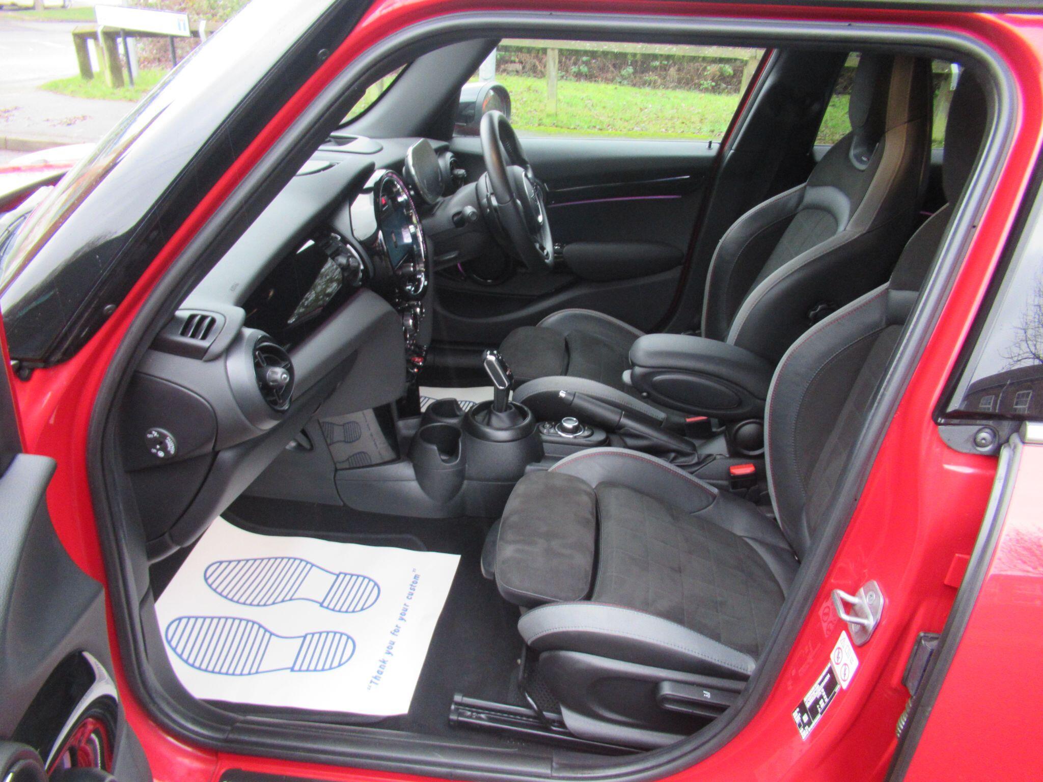 MINI Hatch - Image 15
