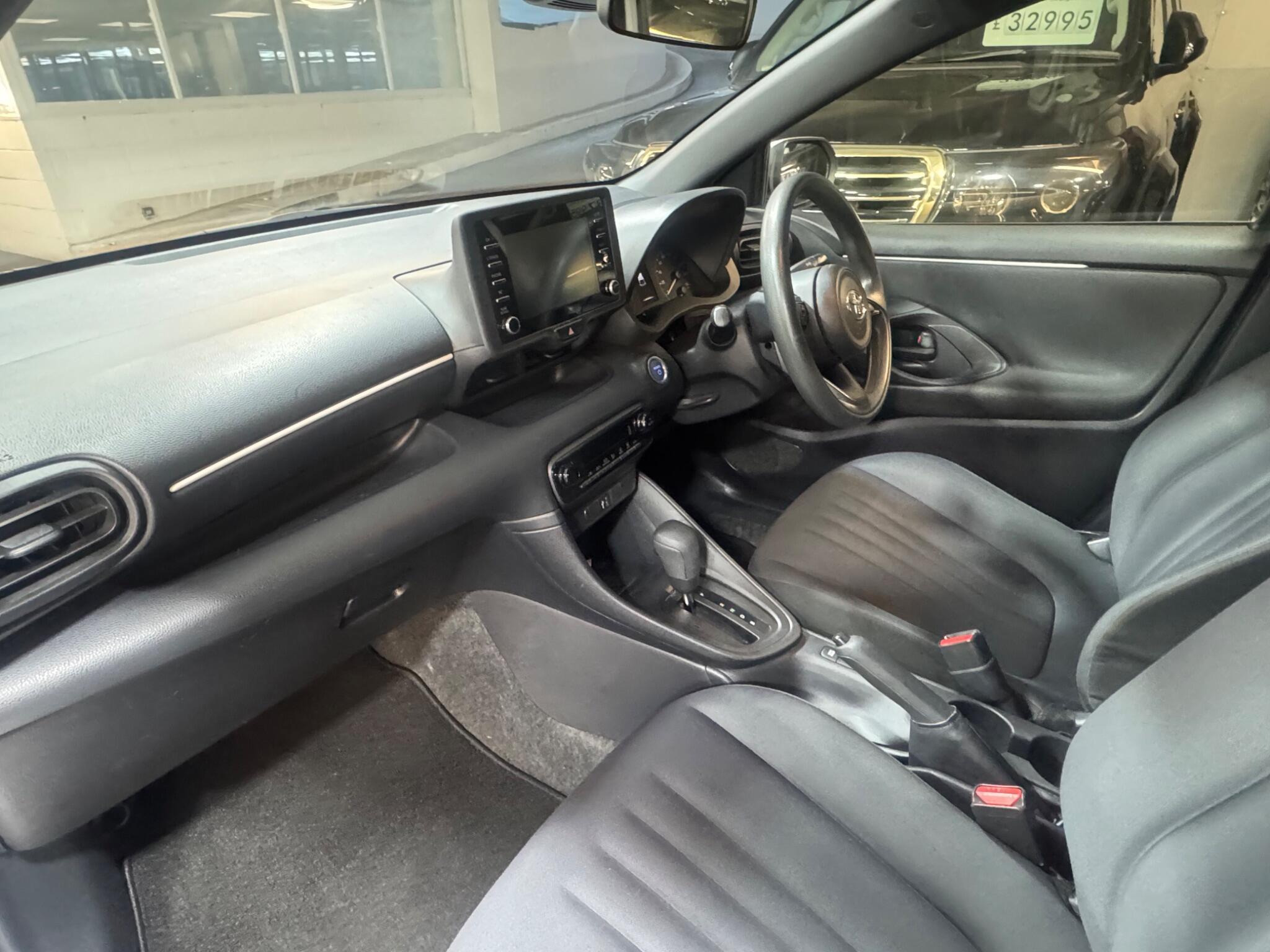 Toyota Yaris - Image 10