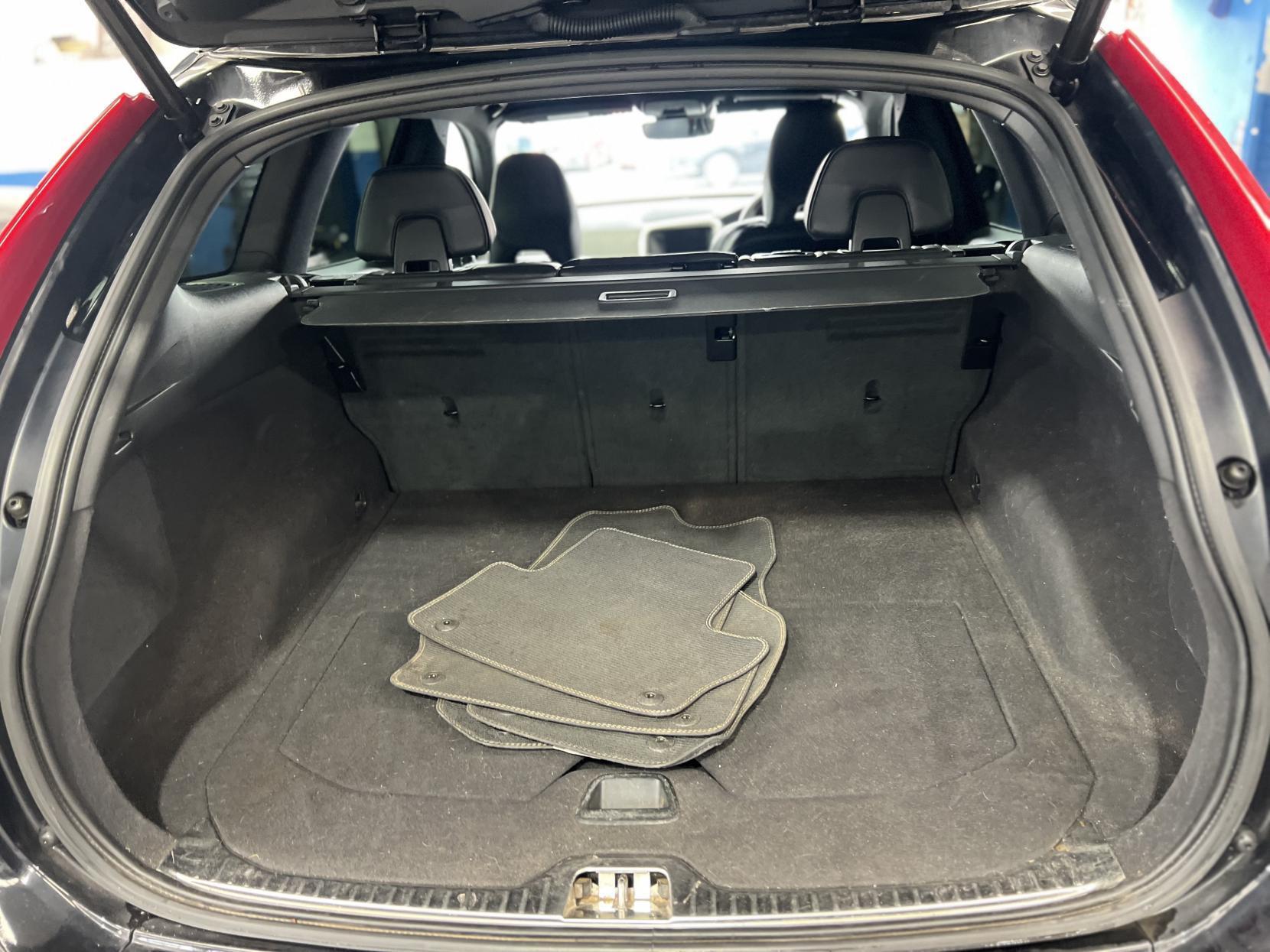 Volvo XC60 - Image 17