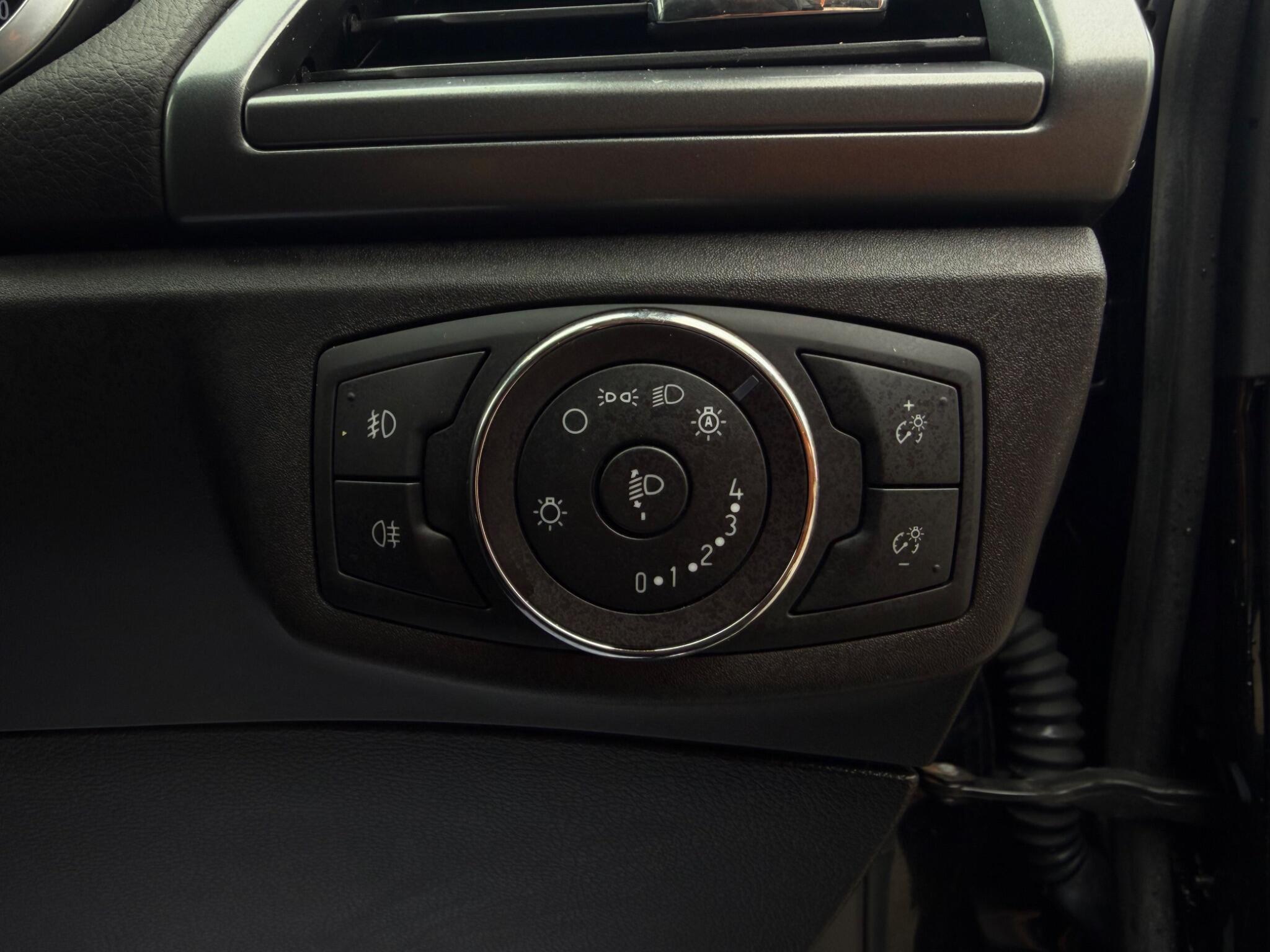 Ford Mondeo - Image 25