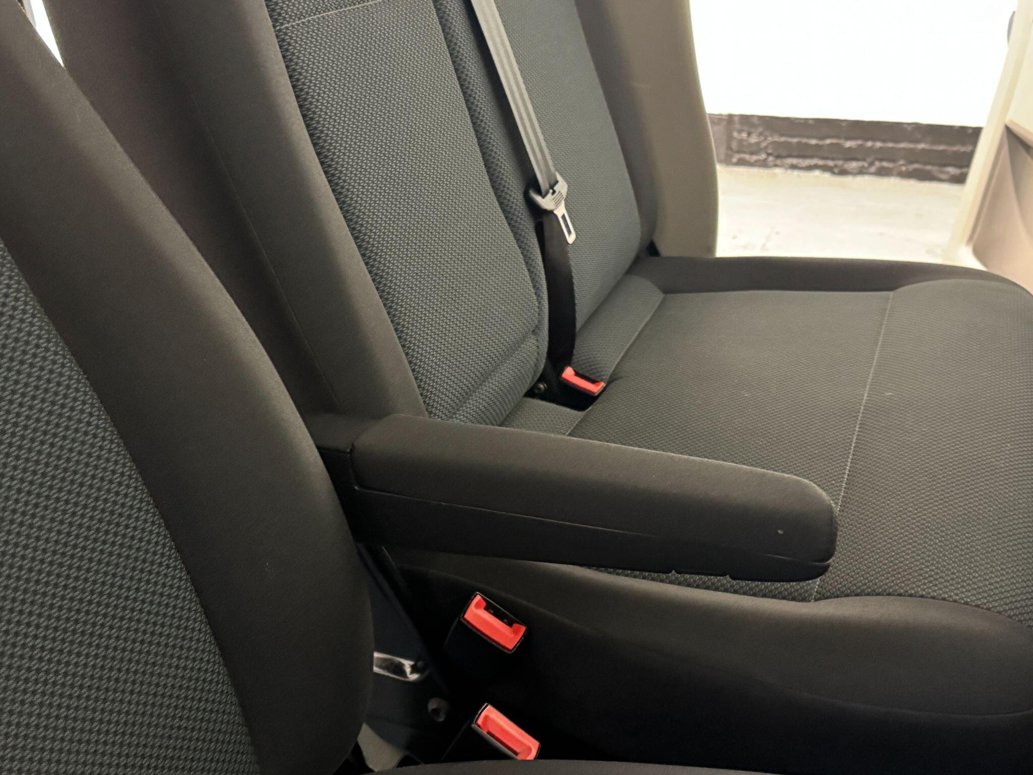 Volkswagen Transporter - Image 59