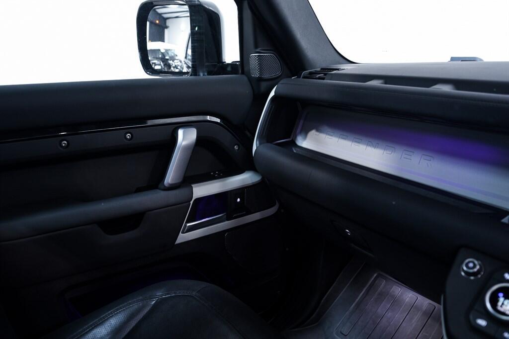 Land Rover Defender 110 - Image 17