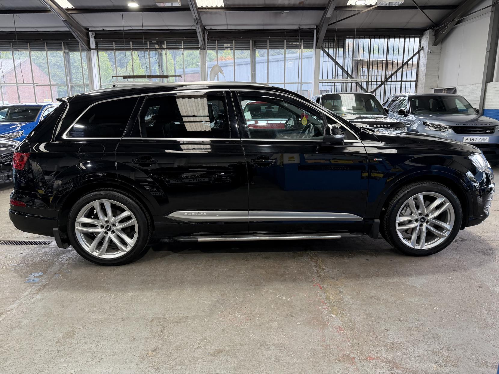 Audi Q7 - Image 10
