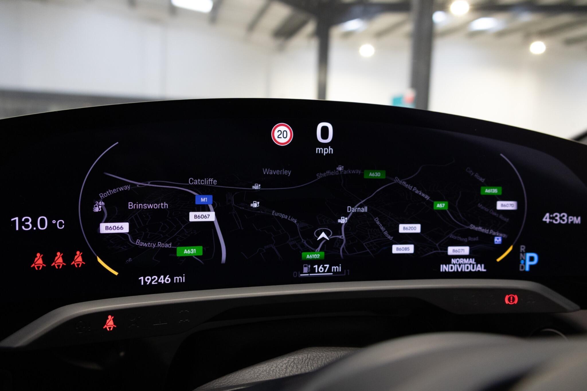 Porsche Taycan - Image 40