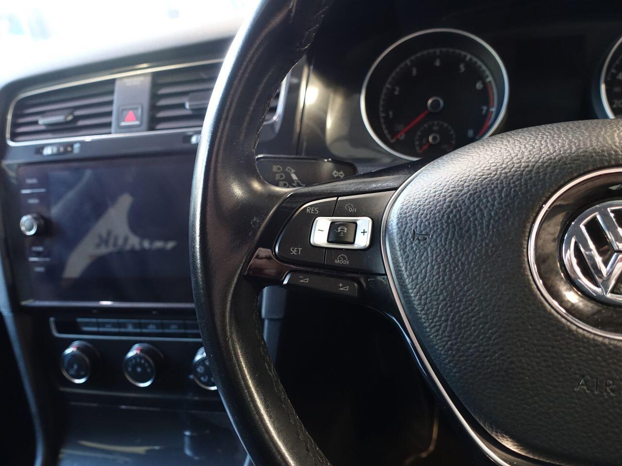 Volkswagen Golf - Image 24