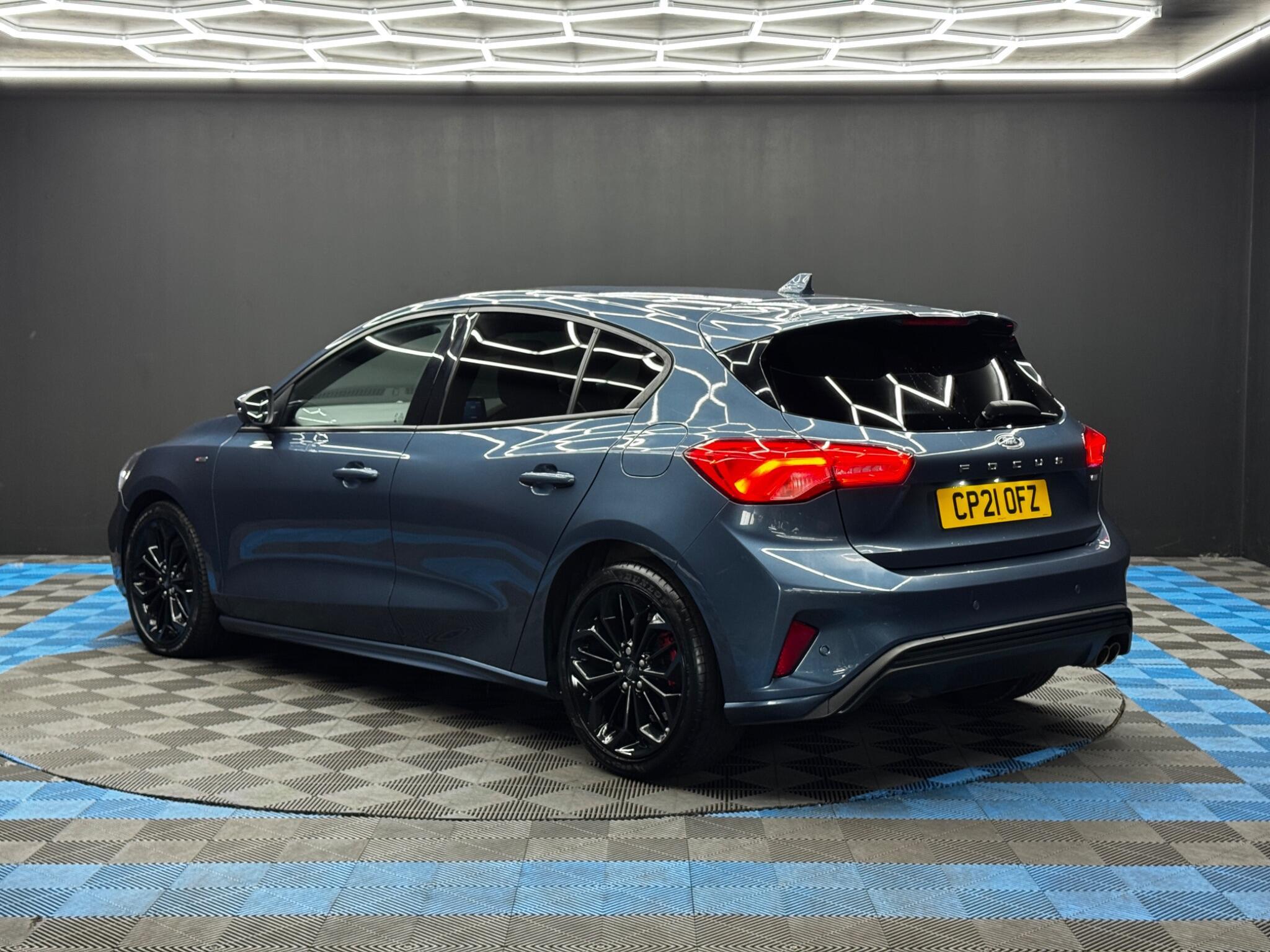 Ford Focus - Image 7