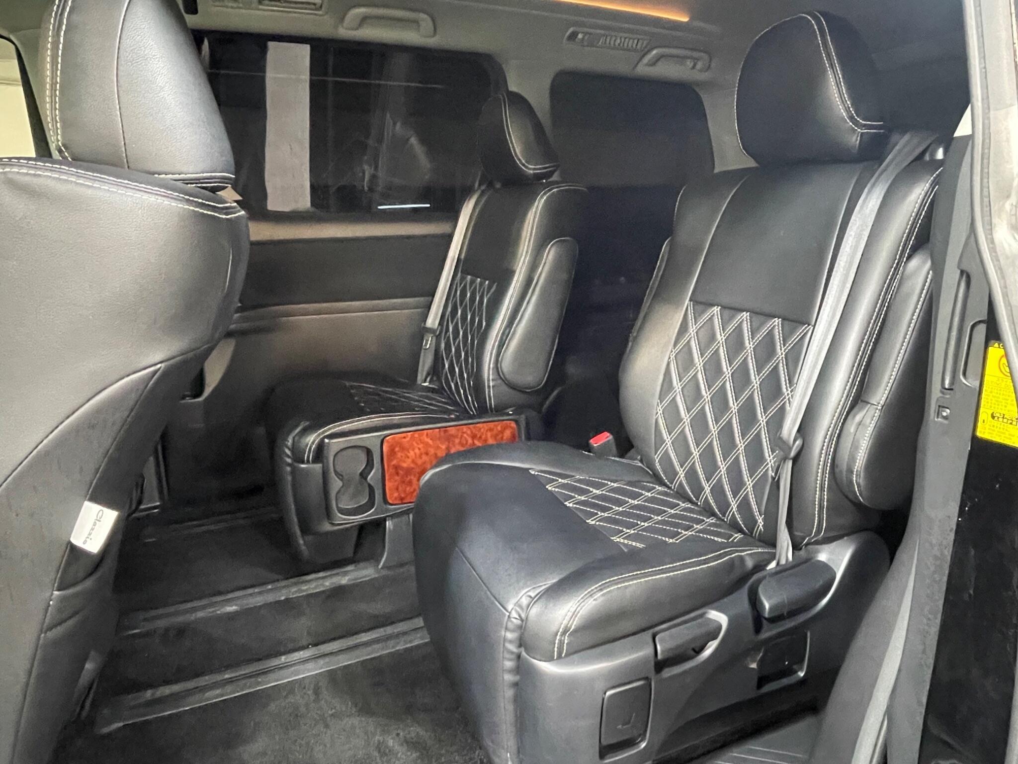 Toyota Vellfire - Image 15