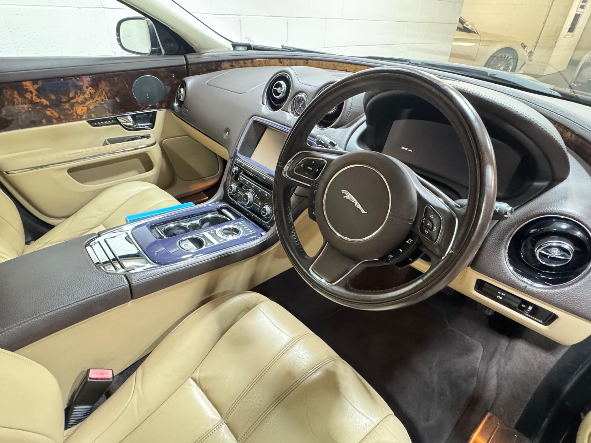 Jaguar XJ - Image 9
