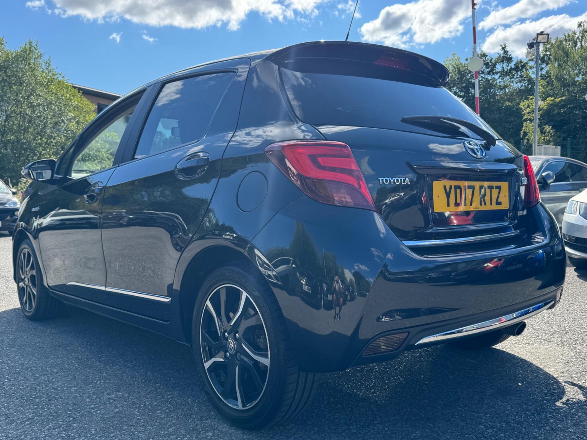 Toyota Yaris - Image 10