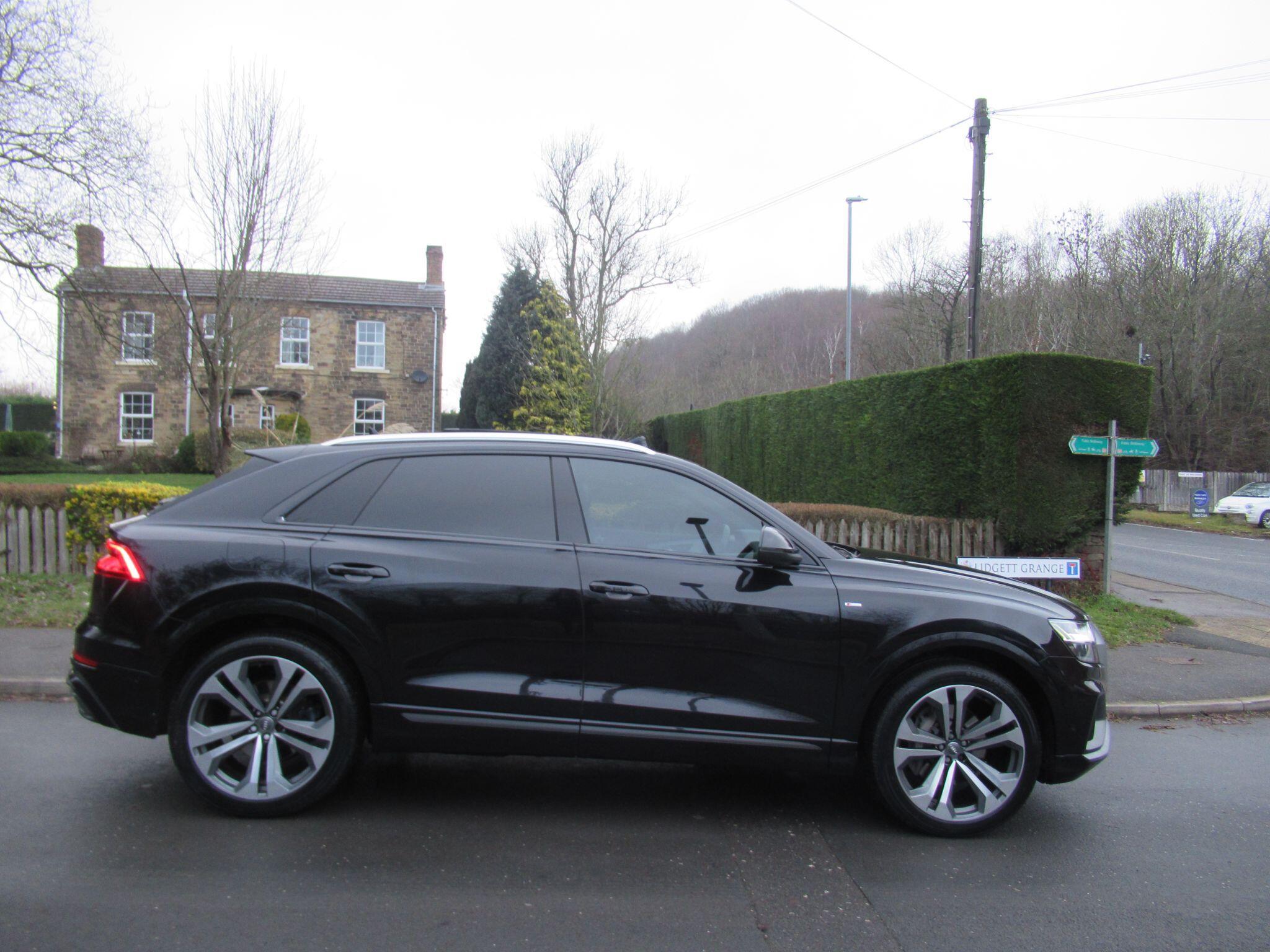 Audi Q8 - Image 3