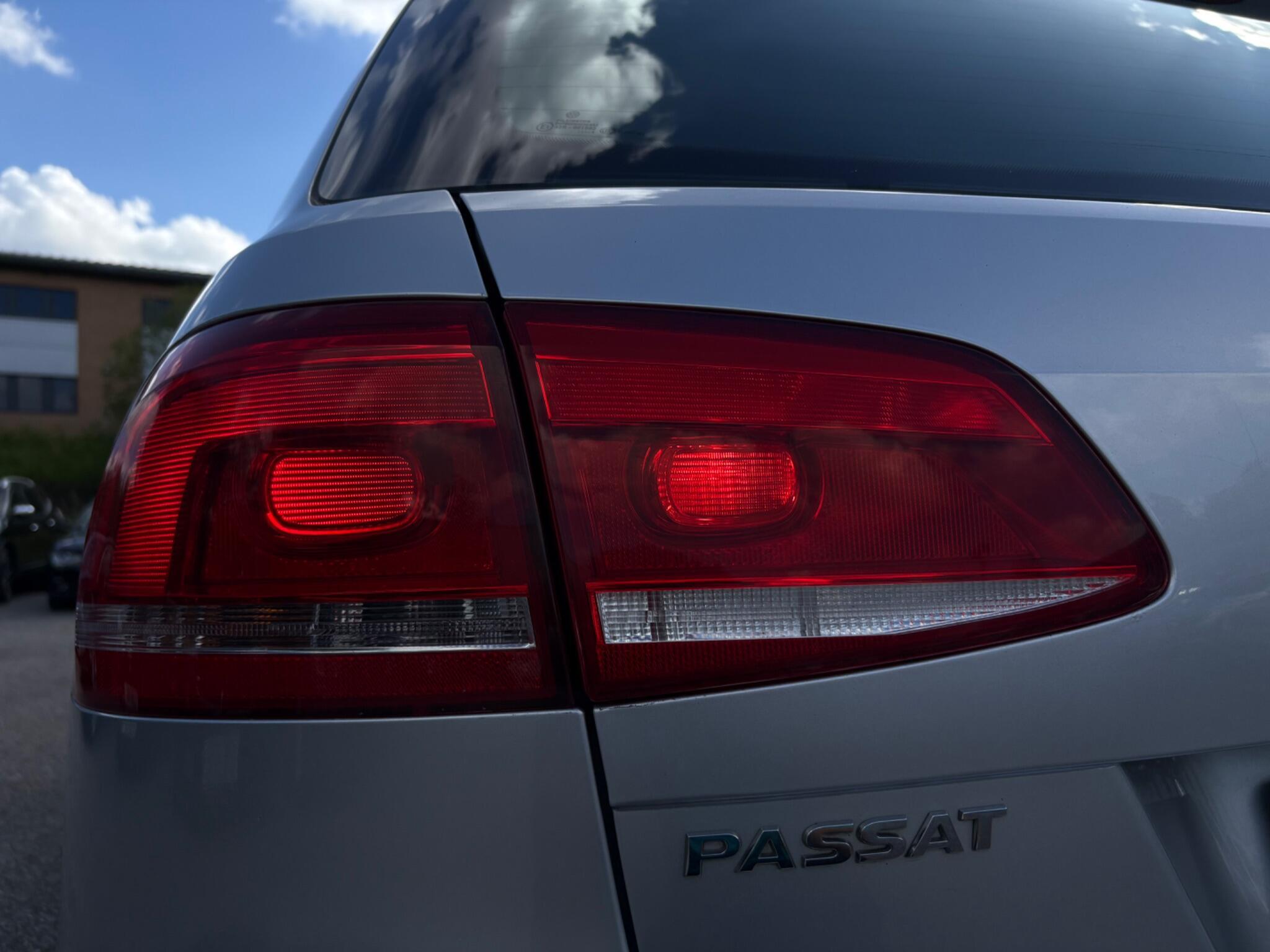 Volkswagen Passat - Image 16