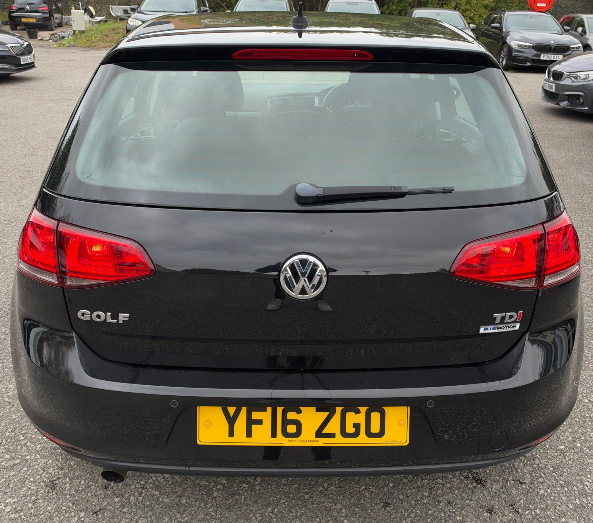 Volkswagen Golf - Image 12