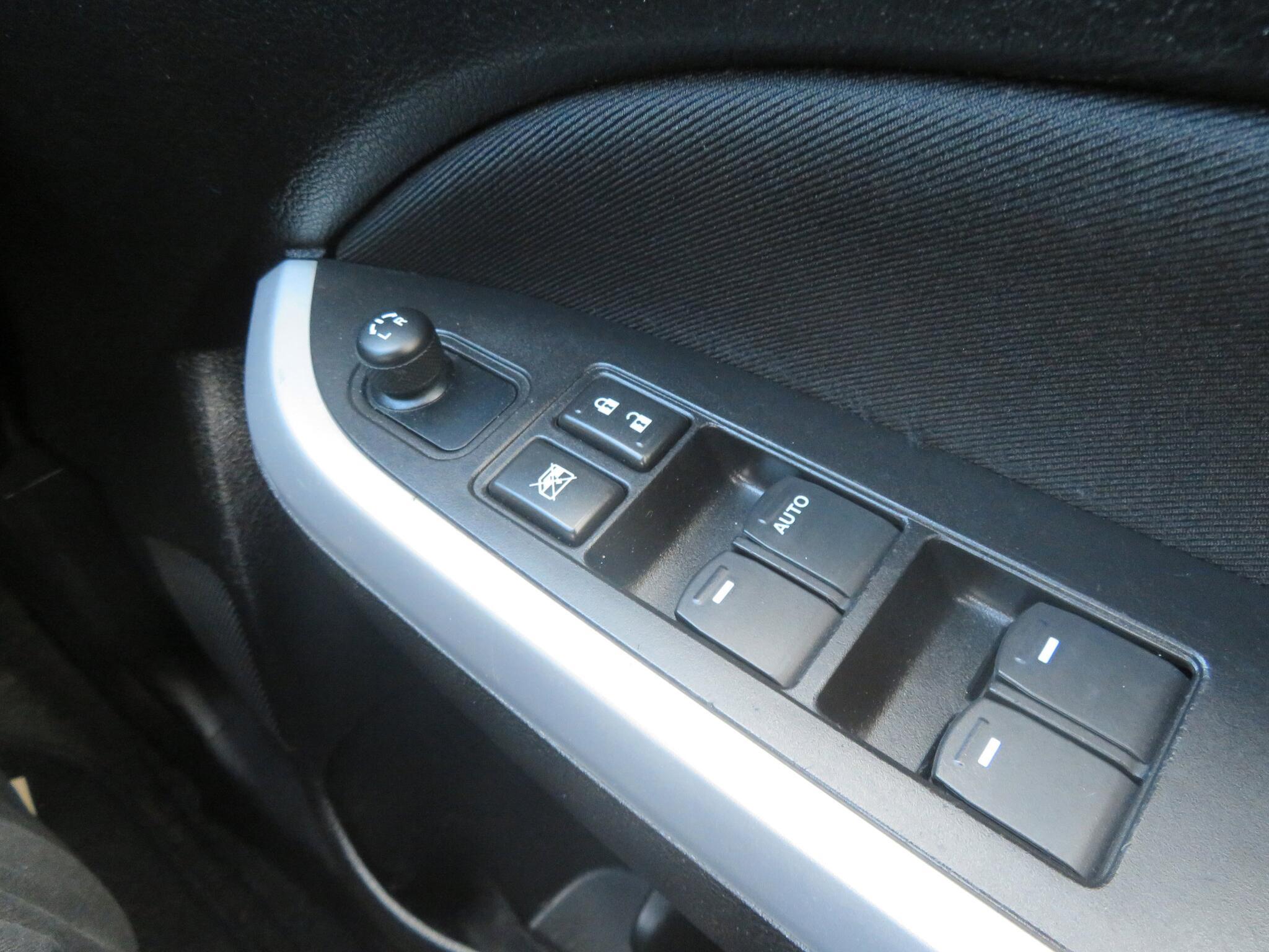 Suzuki Vitara - Image 15