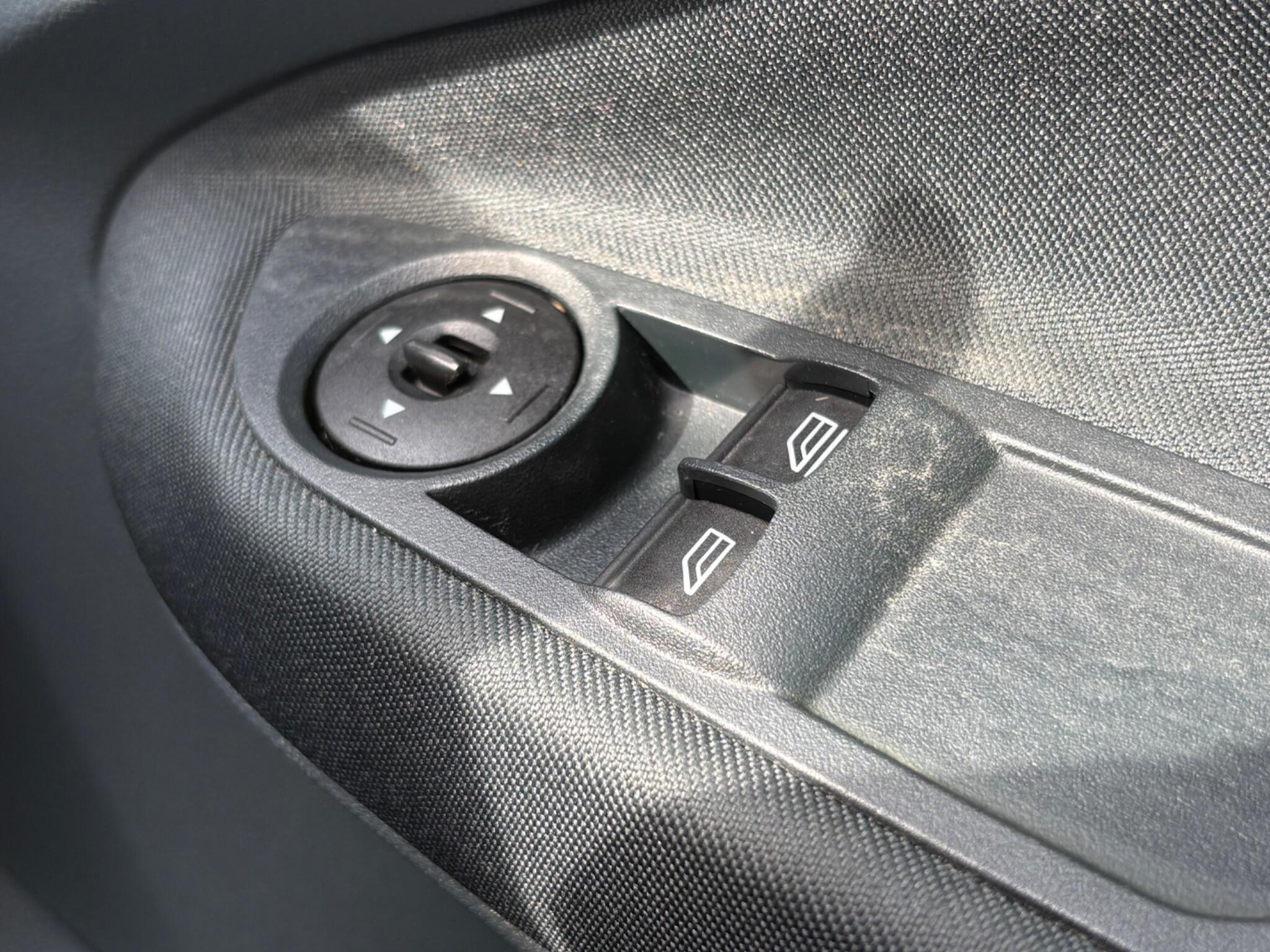 Ford C-MAX - Image 38