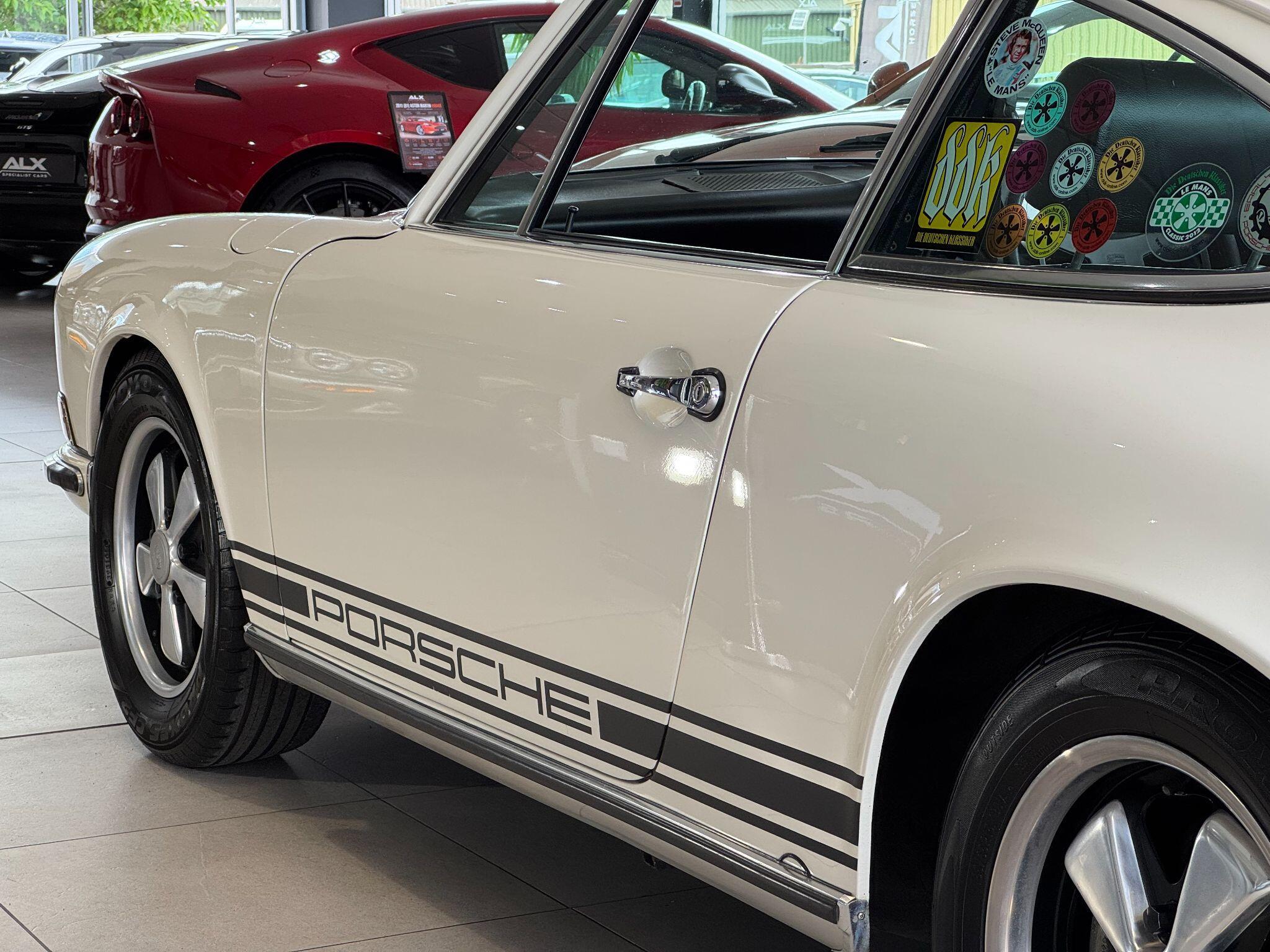 Porsche 911 - Image 16