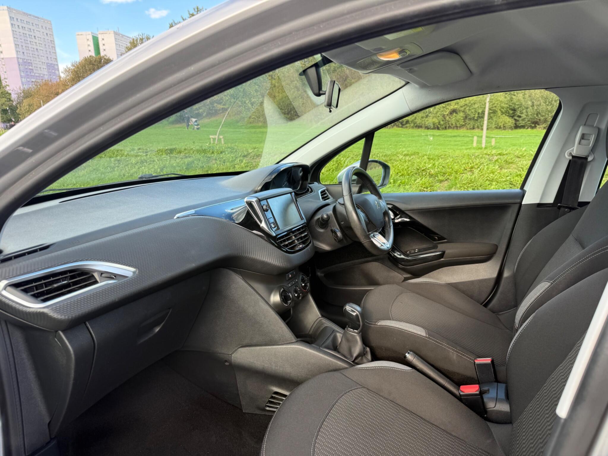 Peugeot 208 - Image 11