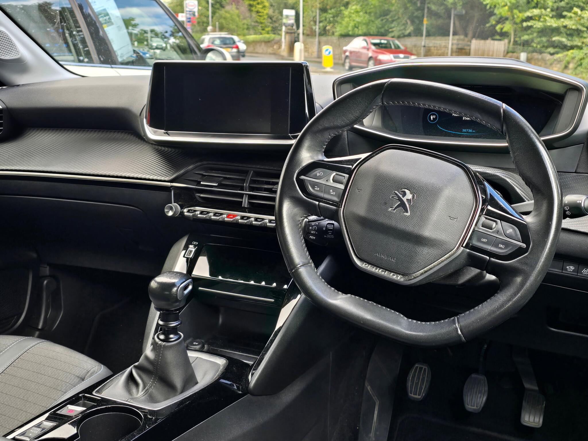 Peugeot 208 - Image 6