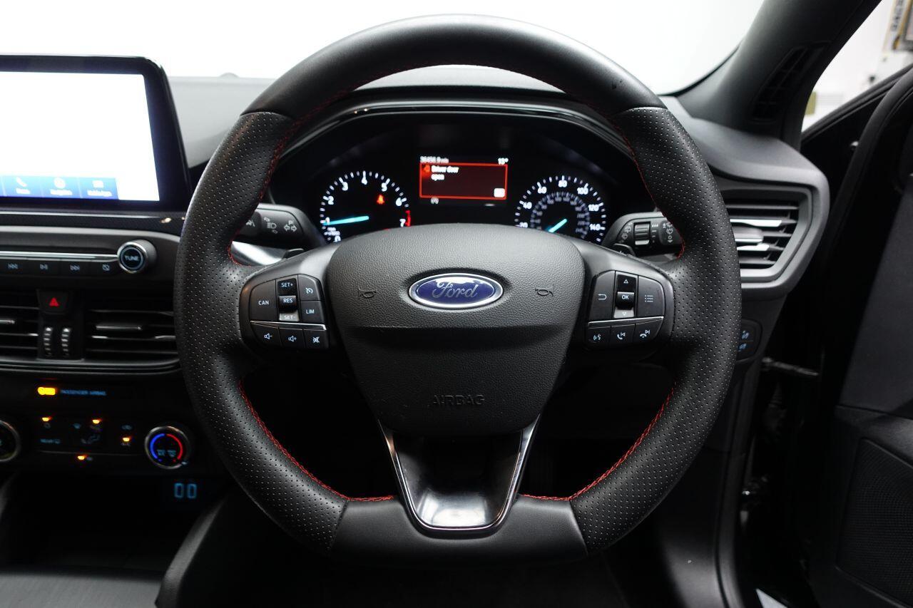 Ford Focus - Image 32