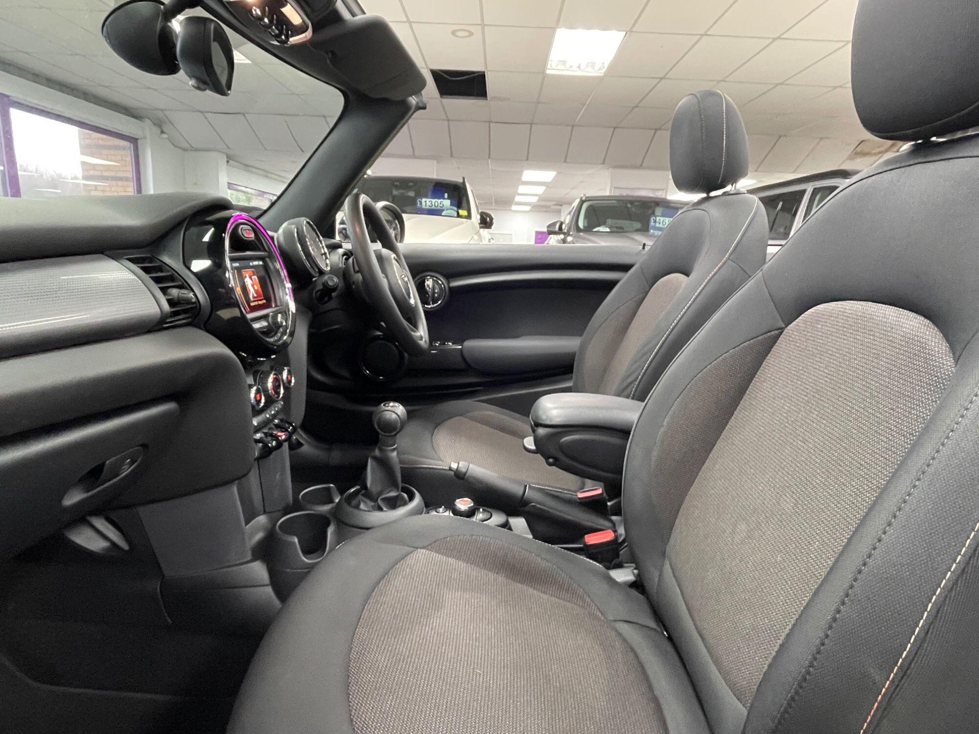 MINI Convertible - Image 39