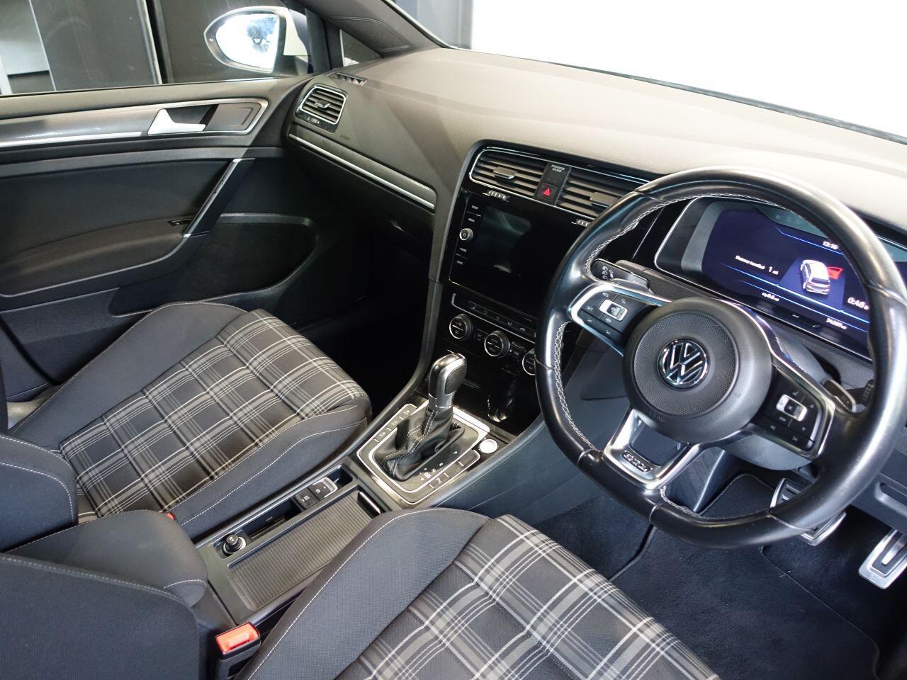 Volkswagen Golf - Image 2
