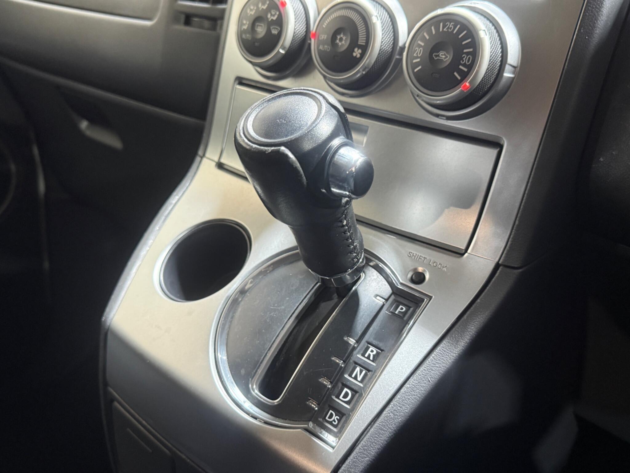 Mitsubishi Delica - Image 15