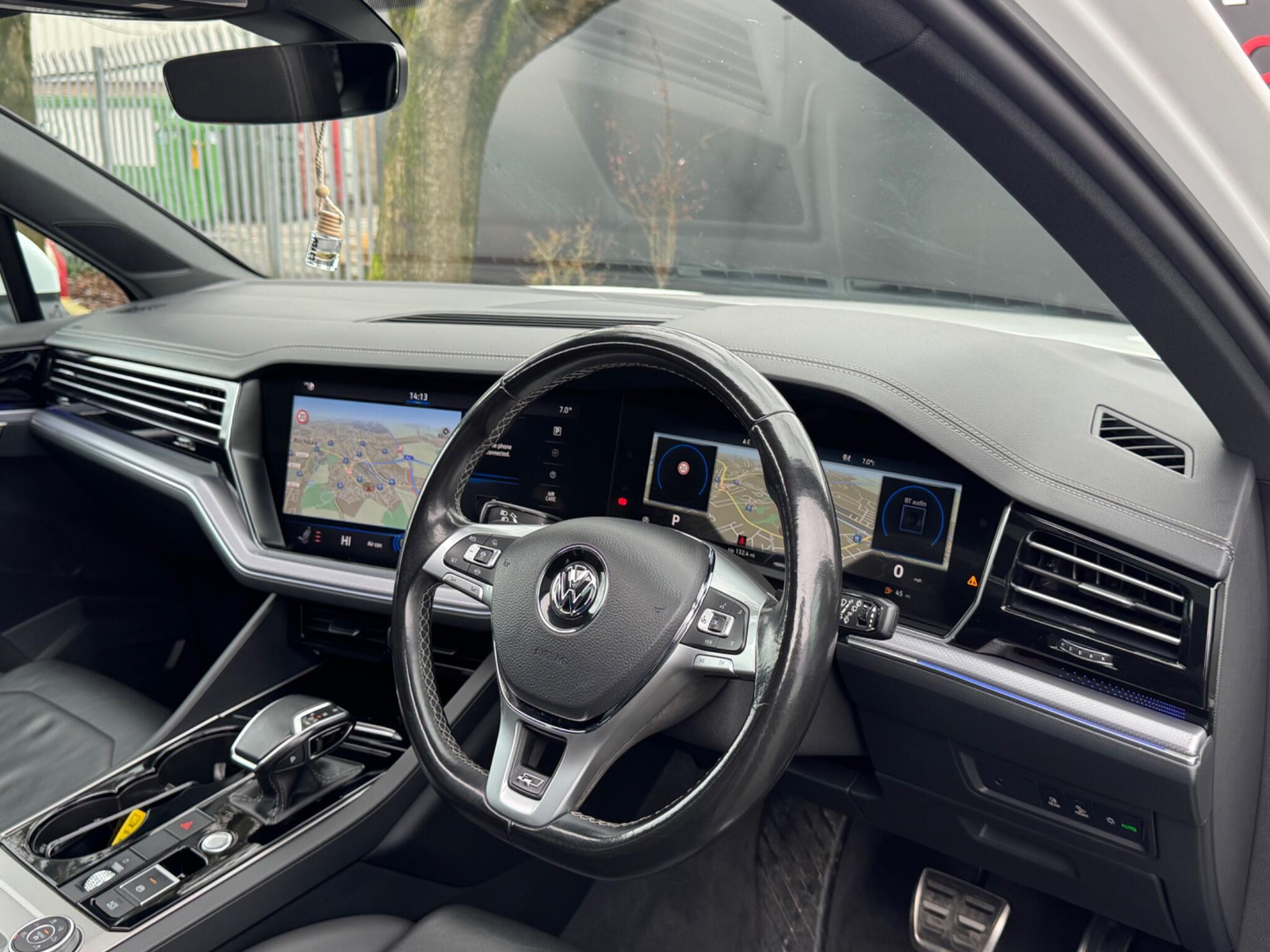 Volkswagen Touareg - Image 61