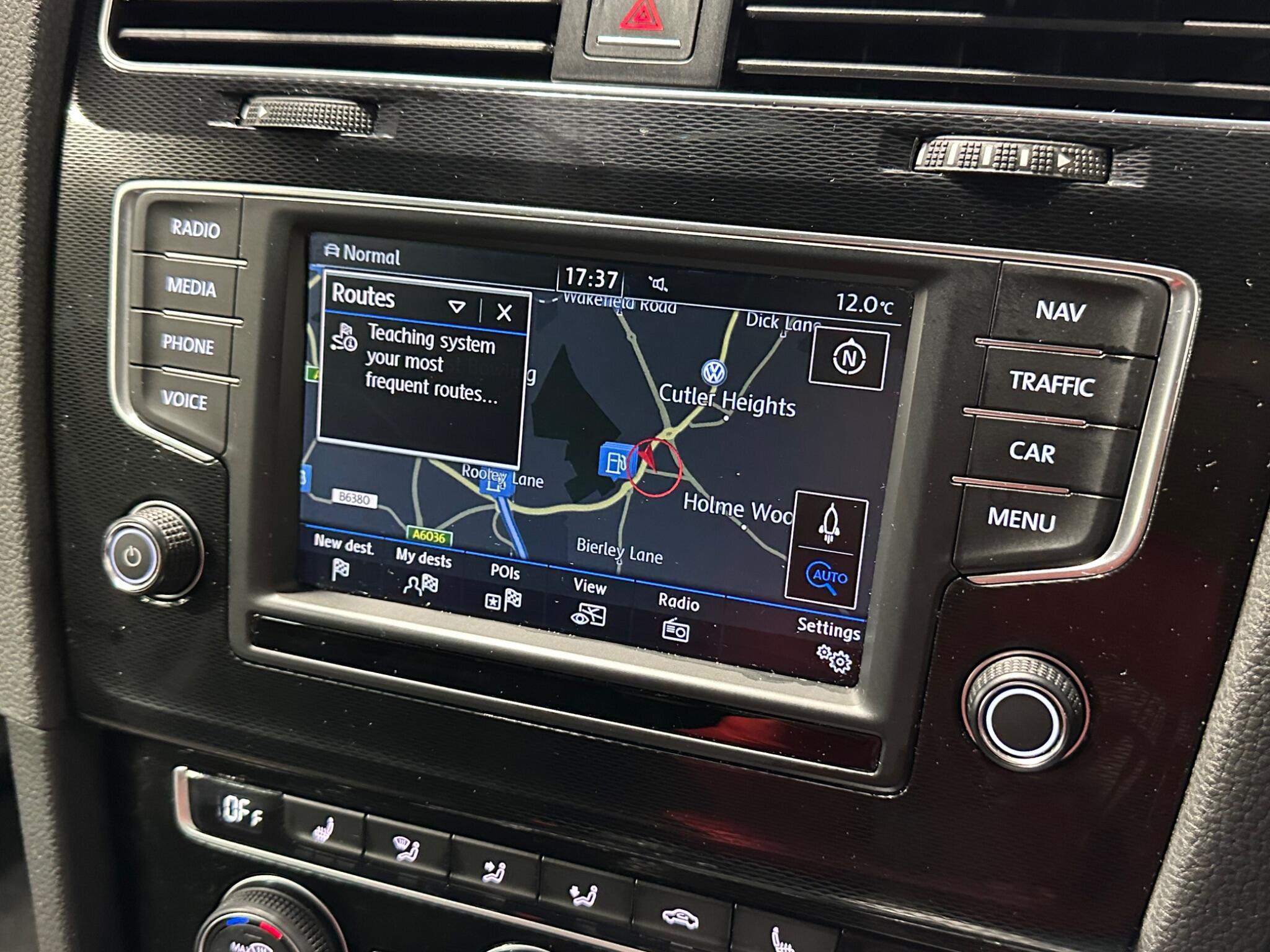 Volkswagen Golf - Image 14