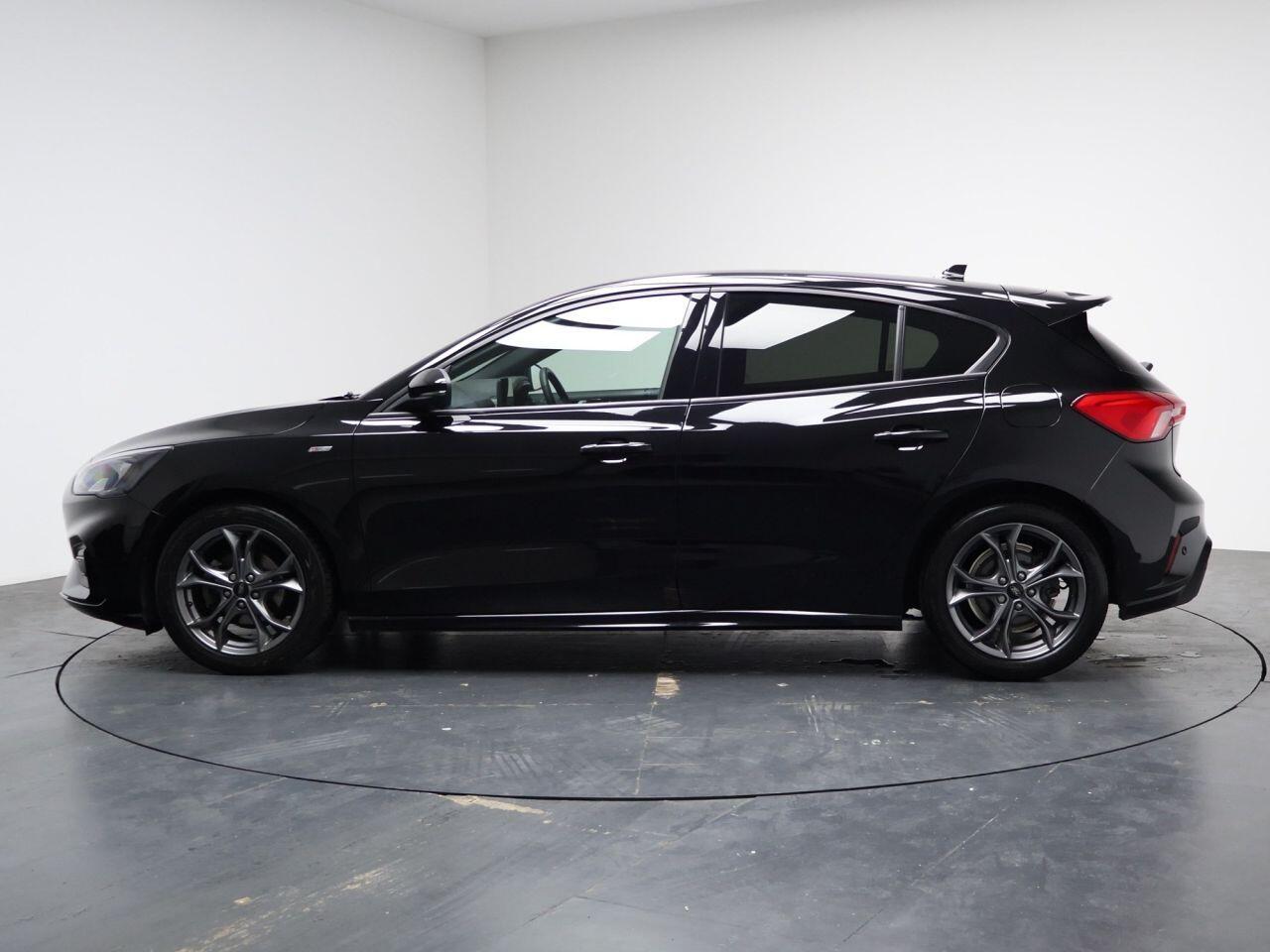 Ford Focus - Image 8