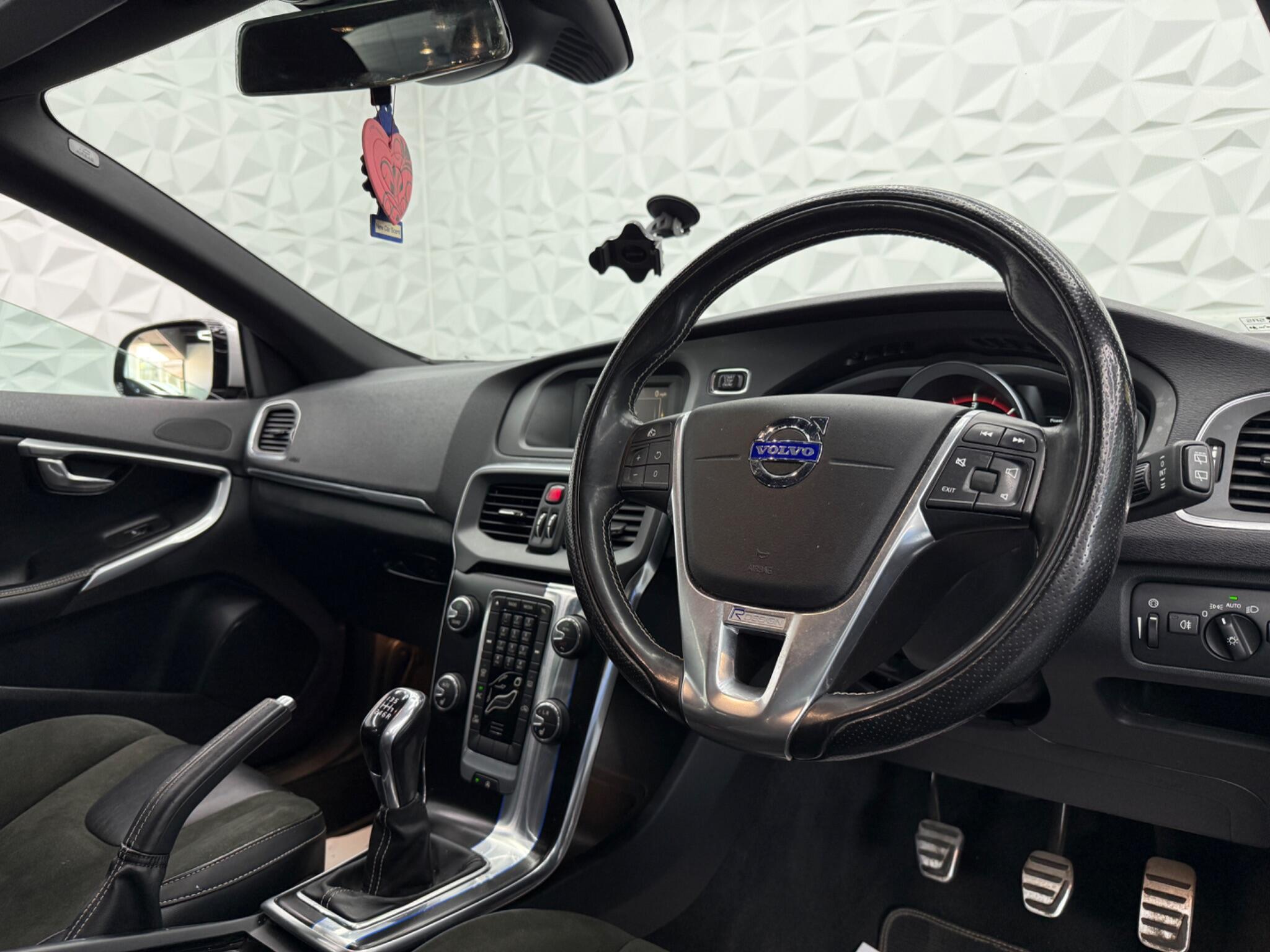Volvo V40 - Image 17