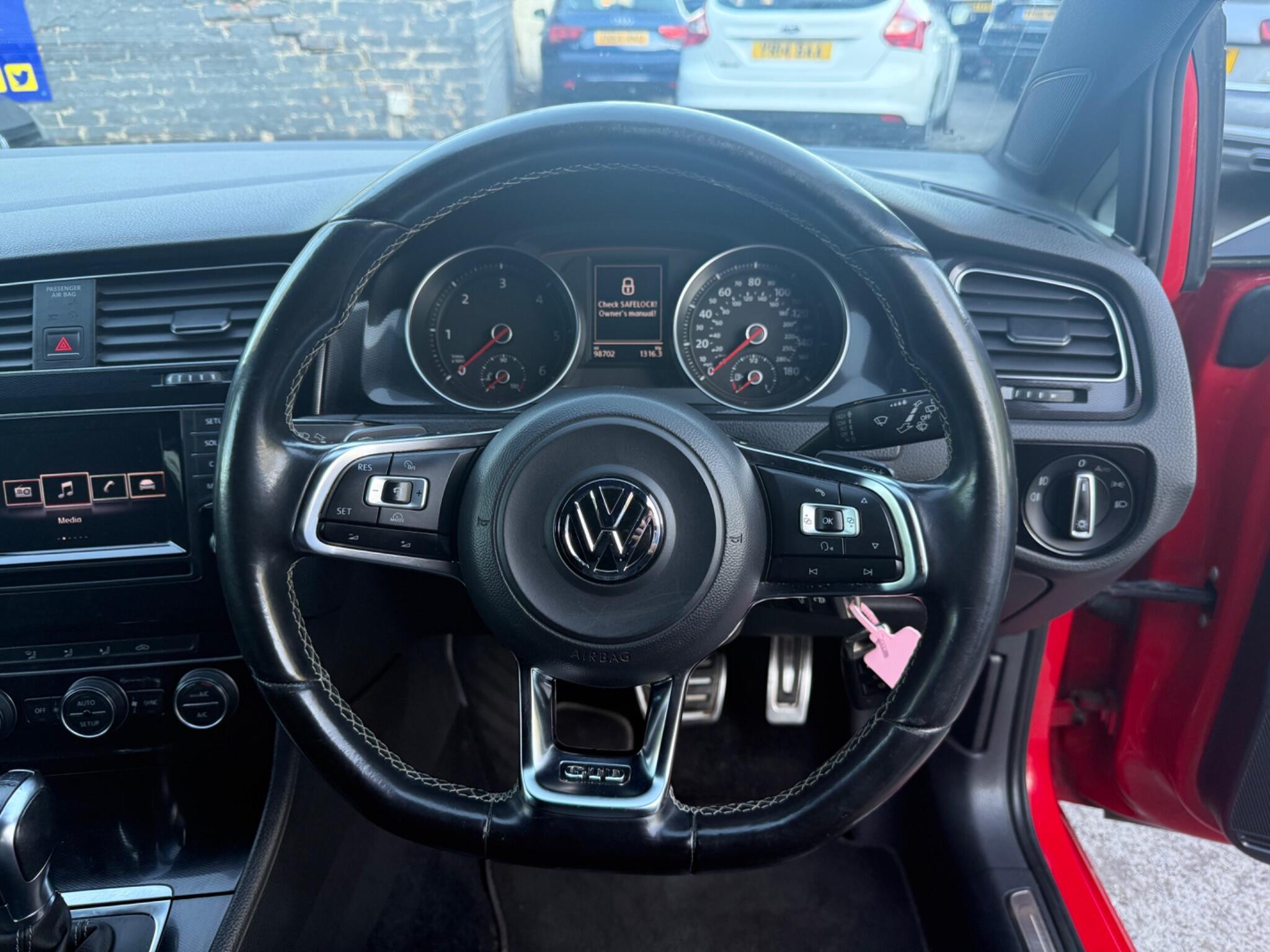 Volkswagen Golf - Image 17