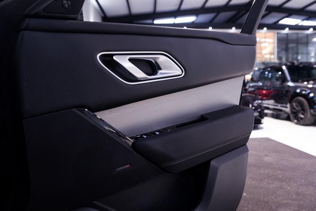 Land Rover Range Rover Velar - Image 24